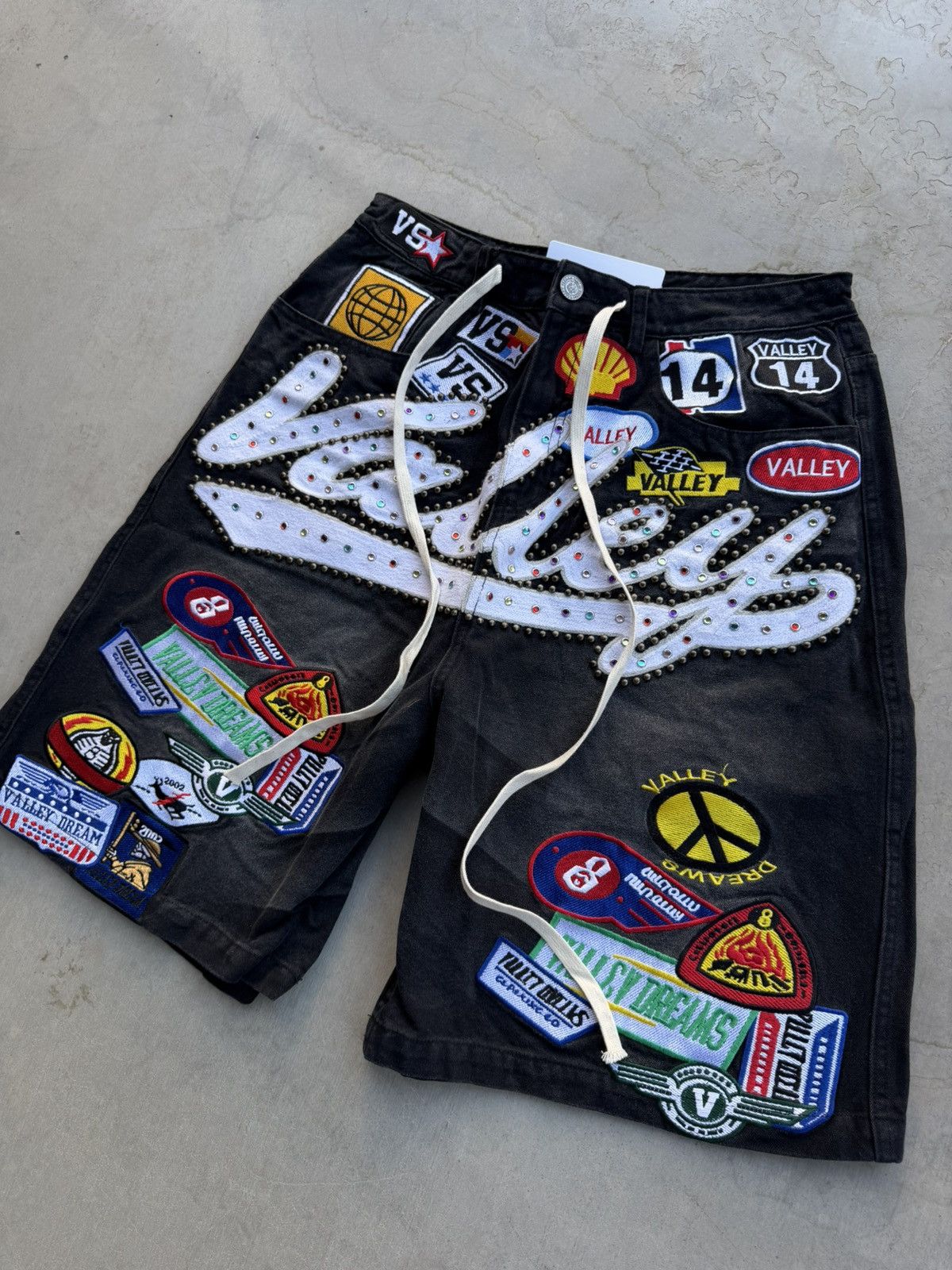 Vale Vale Forever Black 1980s Patchwork Jorts – Black – New 36 Size US 36 / EU 52 - 2 Thumbnail
