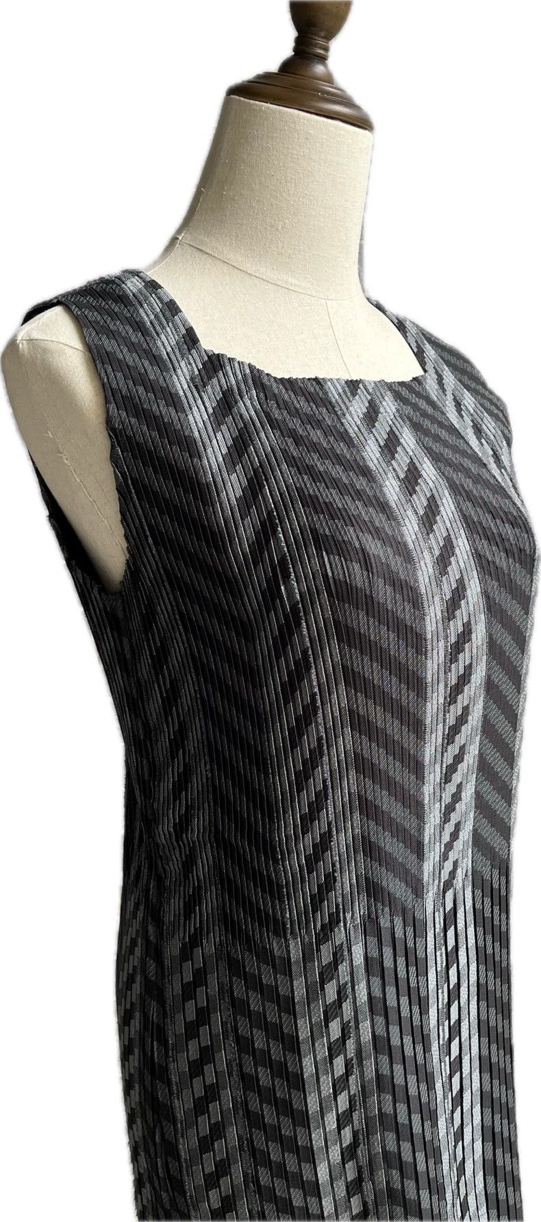 Issey Miyake Issey Miyake size:3 Black mainline dress Size S / US 4 / IT 40 - 4 Thumbnail