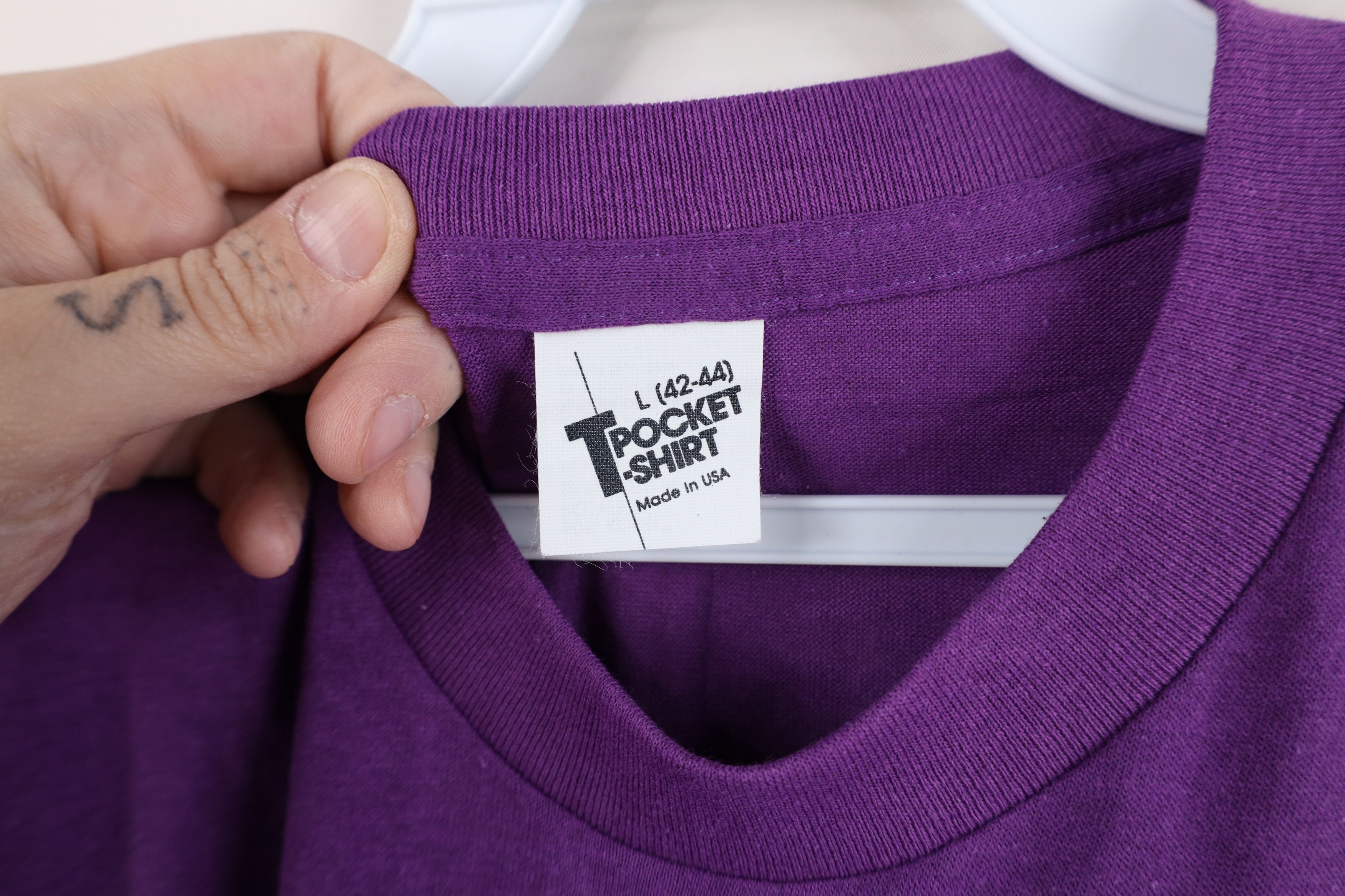 Vintage Vintage 70s Streetwear Faded Blank Pocket T-Shirt Purple USA Size US L / EU 52-54 / 3 - 7 Thumbnail