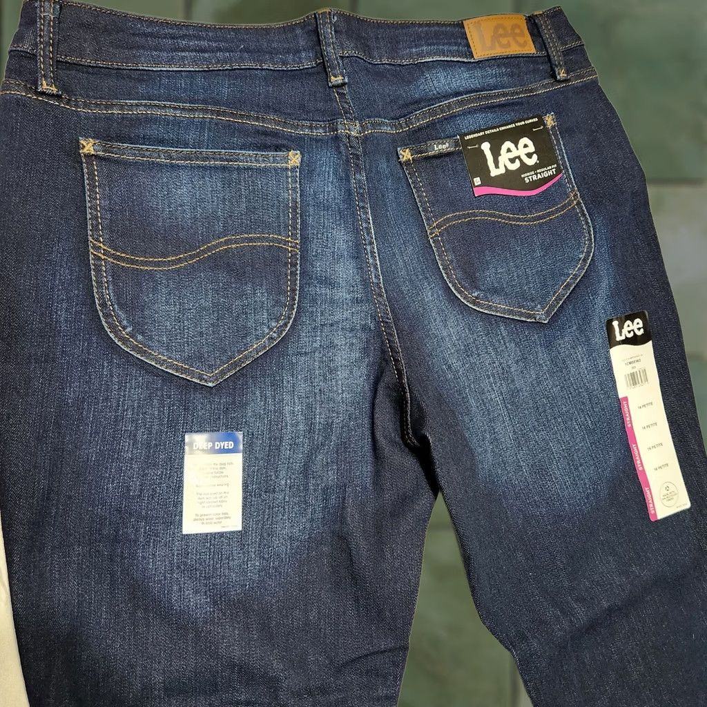 Lee LEE Jeans Women 16 Petite Straight Leg Mid Rise Dark Wash Stretch Denim Size 38" / US 16 / IT 52 - 1 Thumbnail