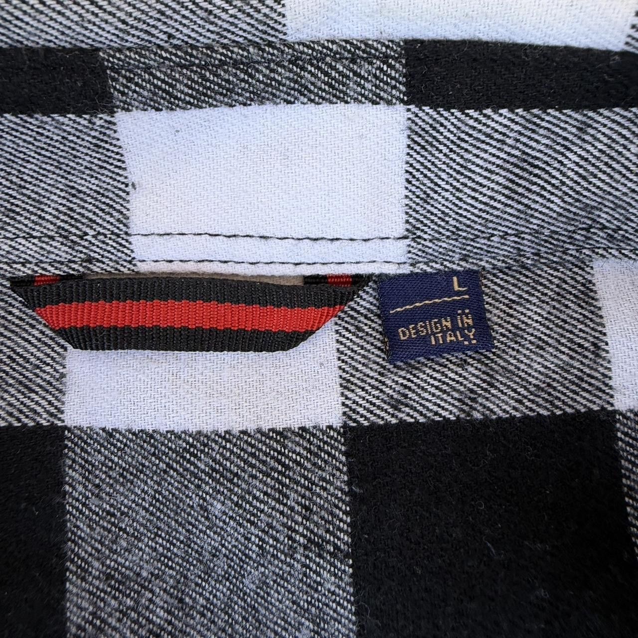 Carhartt Men’s black + white plaid flannel button down shirt sz L Size US L / EU 52-54 / 3 - 7 Thumbnail