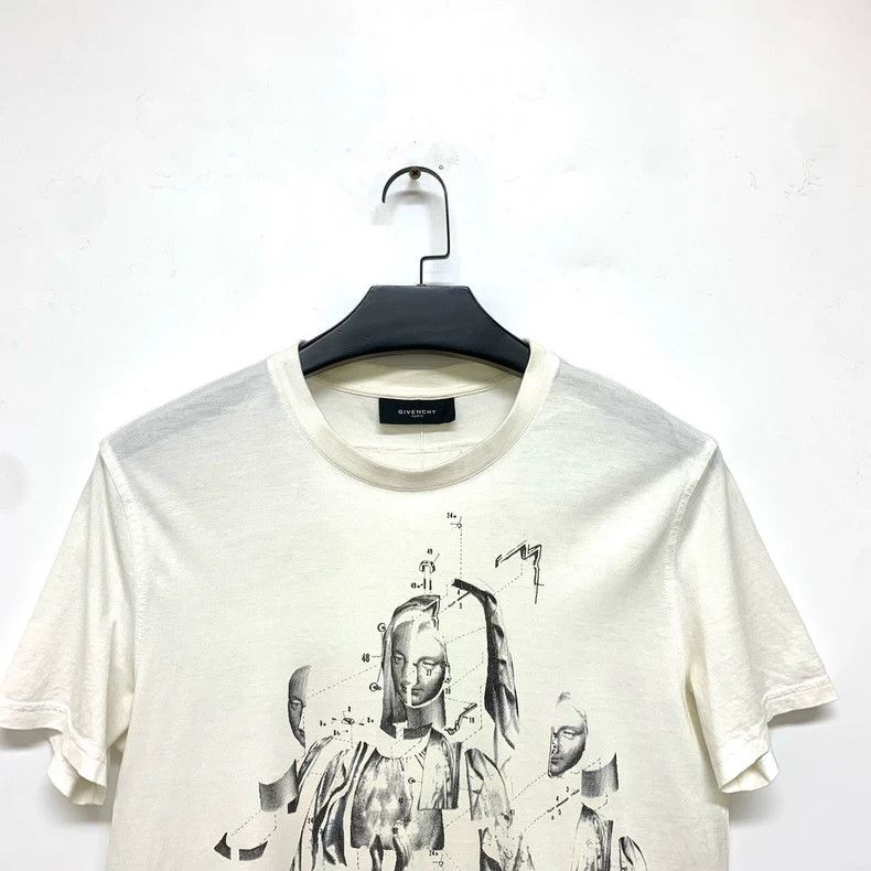 Givenchy Givenchy Front Graffiti Short Sleeve T-Shirt, M Size Size US M / EU 48-50 / 2 - 3 Thumbnail