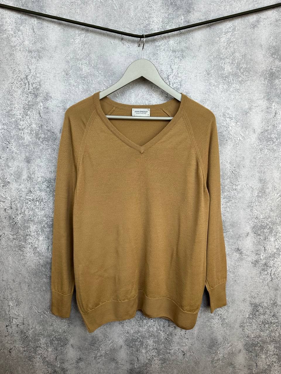 John Smedley John Smedley Camel Brown V-Neck Wool Sweater Made in England Size M / US 6-8 / IT 42-44 - 1 Thumbnail