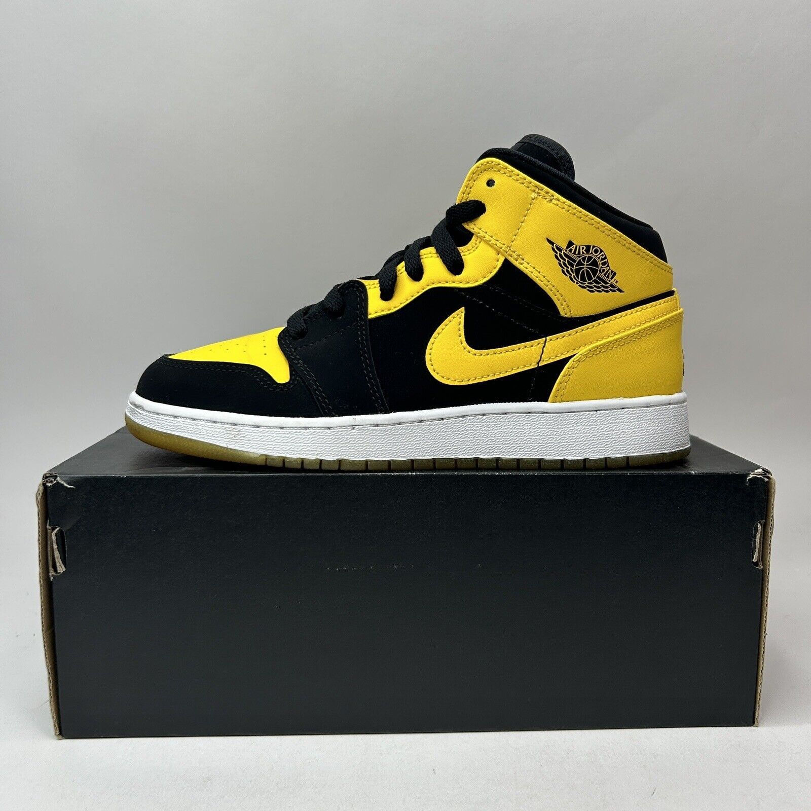 Nike Nike Air Jordan 1 Retro Mid BG “New Love” 2017 orn Size US 7 / EU 40 - 6 Thumbnail