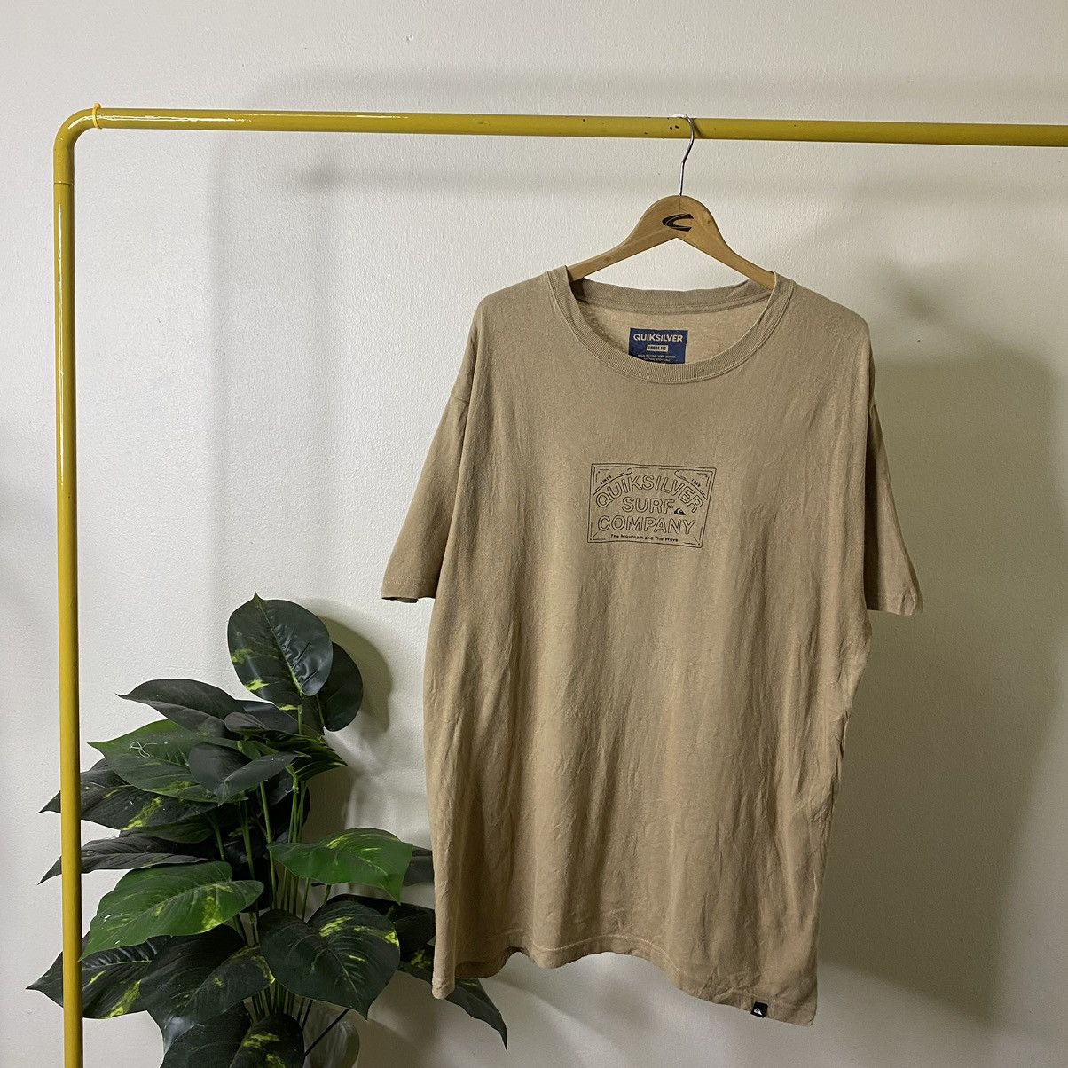 Quiksilver Quiksilver Loose Fit Box Logo Surf Style Tee Size US XL / EU 56 / 4 - 1 Thumbnail