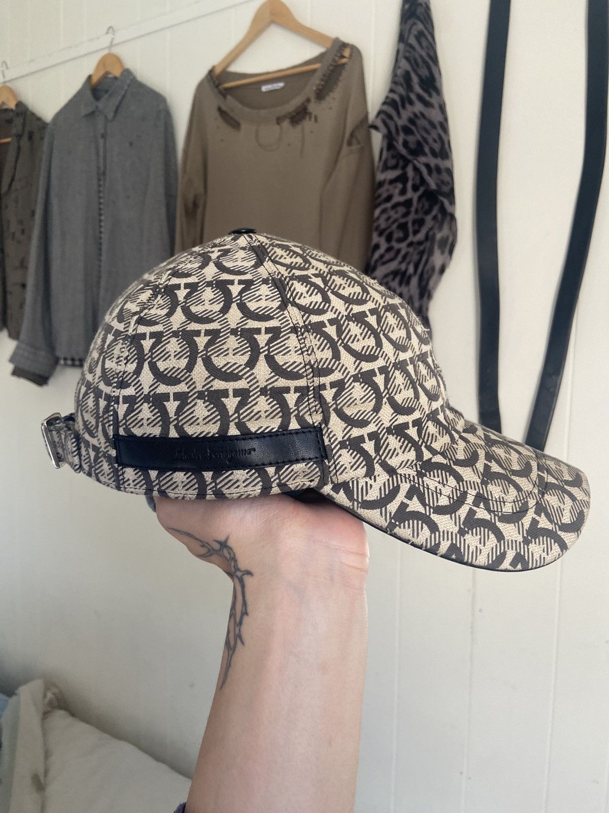 Salvatore Ferragamo FERRAGAMO GANCINI MONOGRAM BASEBALL HAT Size ONE SIZE - 3 Thumbnail