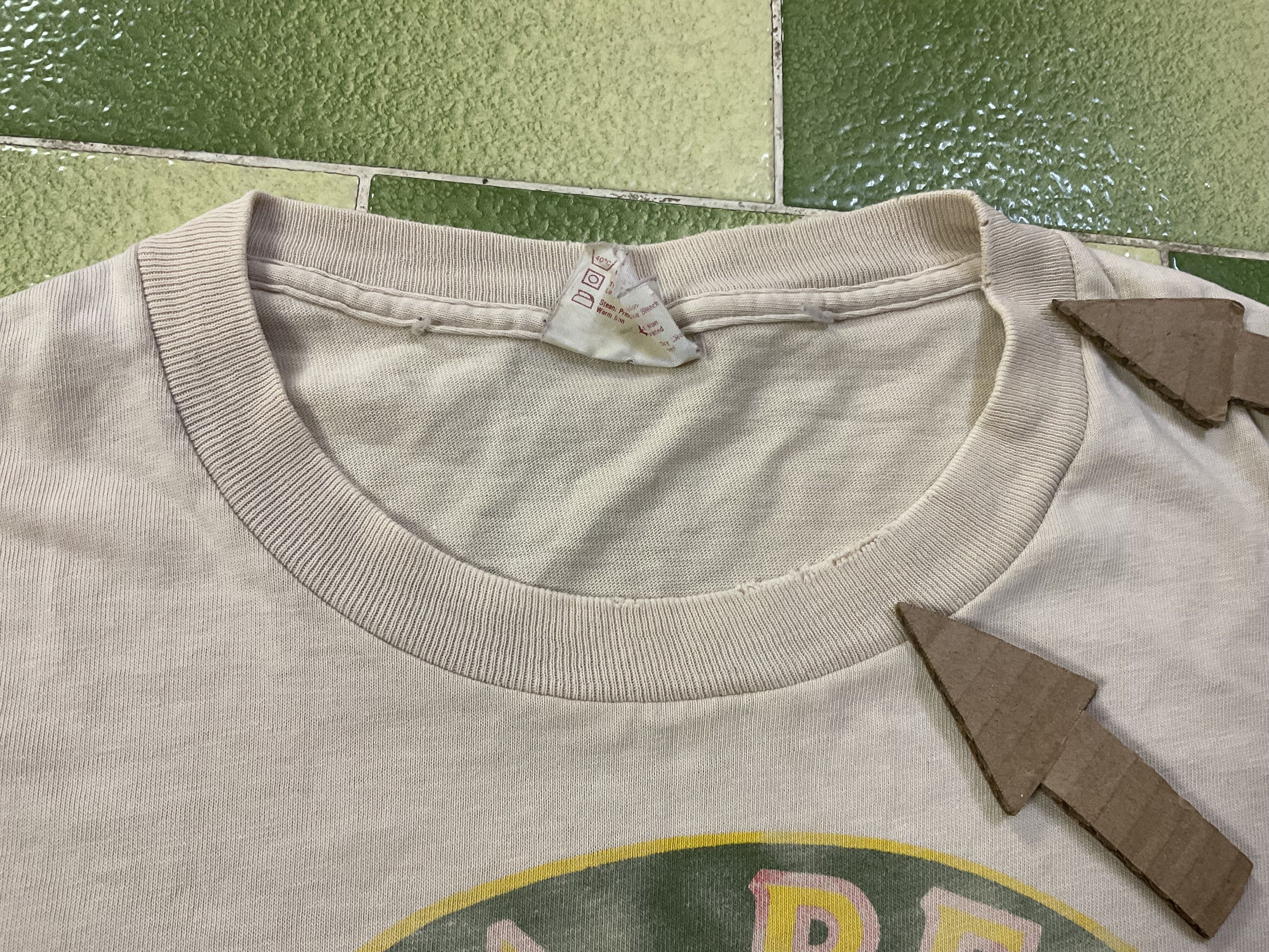 Banana Republic Vintage Worn Trashed 90s Banana Republic Propaganda Tee Size US L / EU 52-54 / 3 - 5 Thumbnail