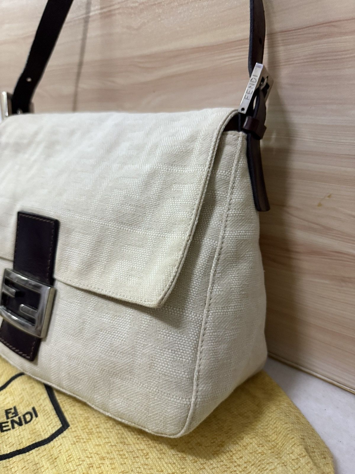 Fendi Fendi Zucca Canvas Mamma Baguette shoulder bag in a beige Size ONE SIZE - 5 Thumbnail