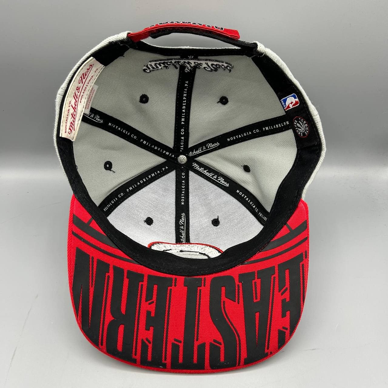 Mitchell & Ness Toronto Raptors Hat Men Gray Red NBA Strap Back Cap Size ONE SIZE - 2 Thumbnail