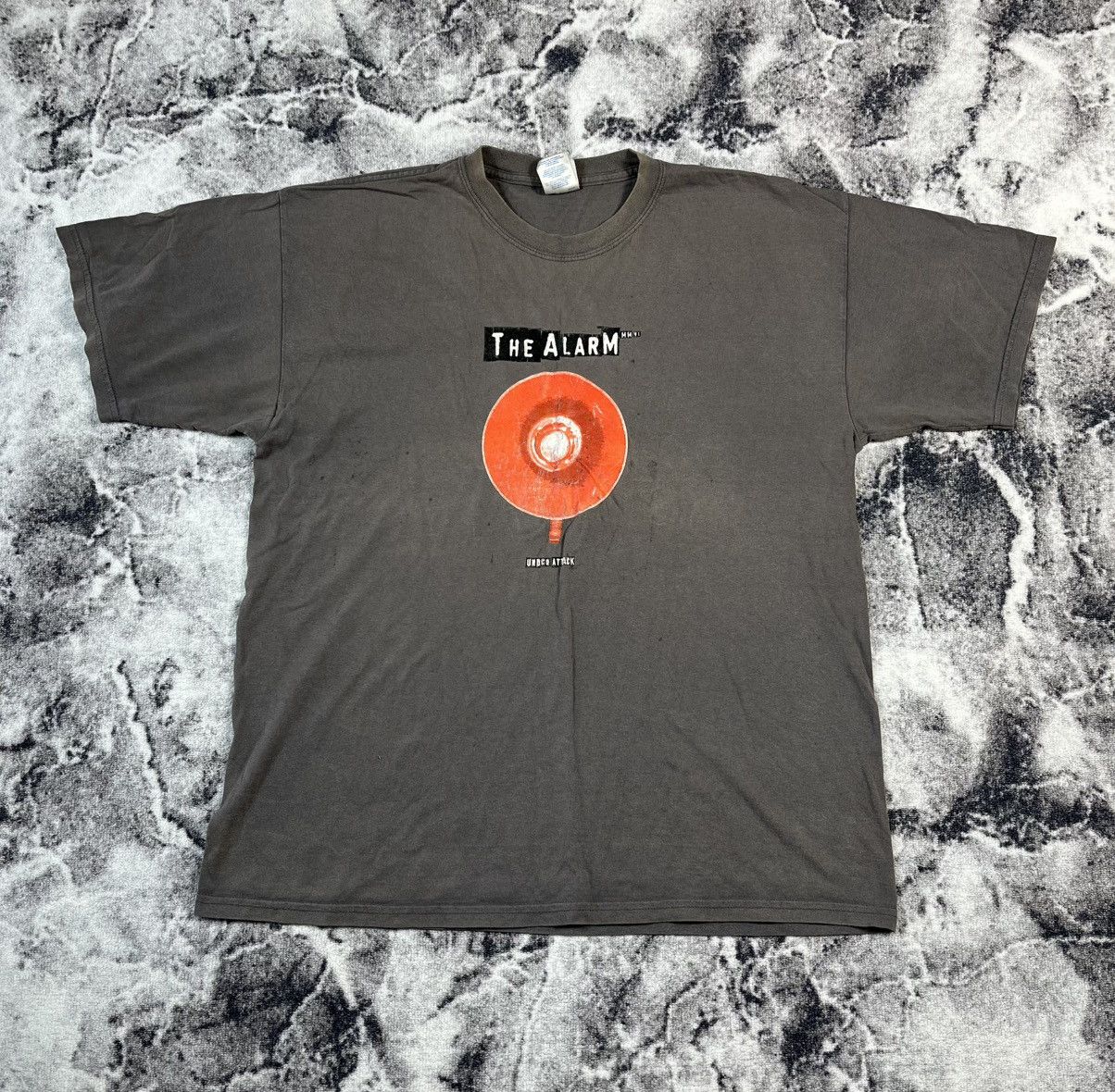 Gildan The Alarm Band Tee Faded Distressed Vintage Style Size US XL / EU 56 / 4 - 1 Thumbnail