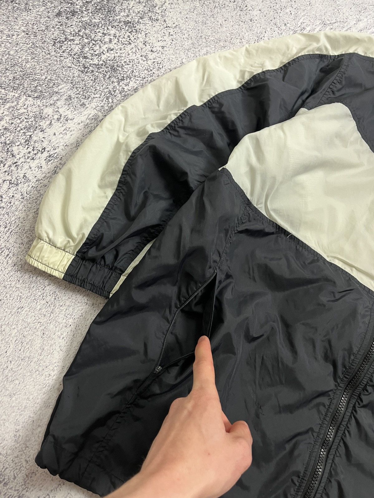 Nike × Vintage Vintage 90’s Nike Nylon Track Jacket Drill Mini Swoosh Y2k Size US L / EU 52-54 / 3 - 8 Thumbnail