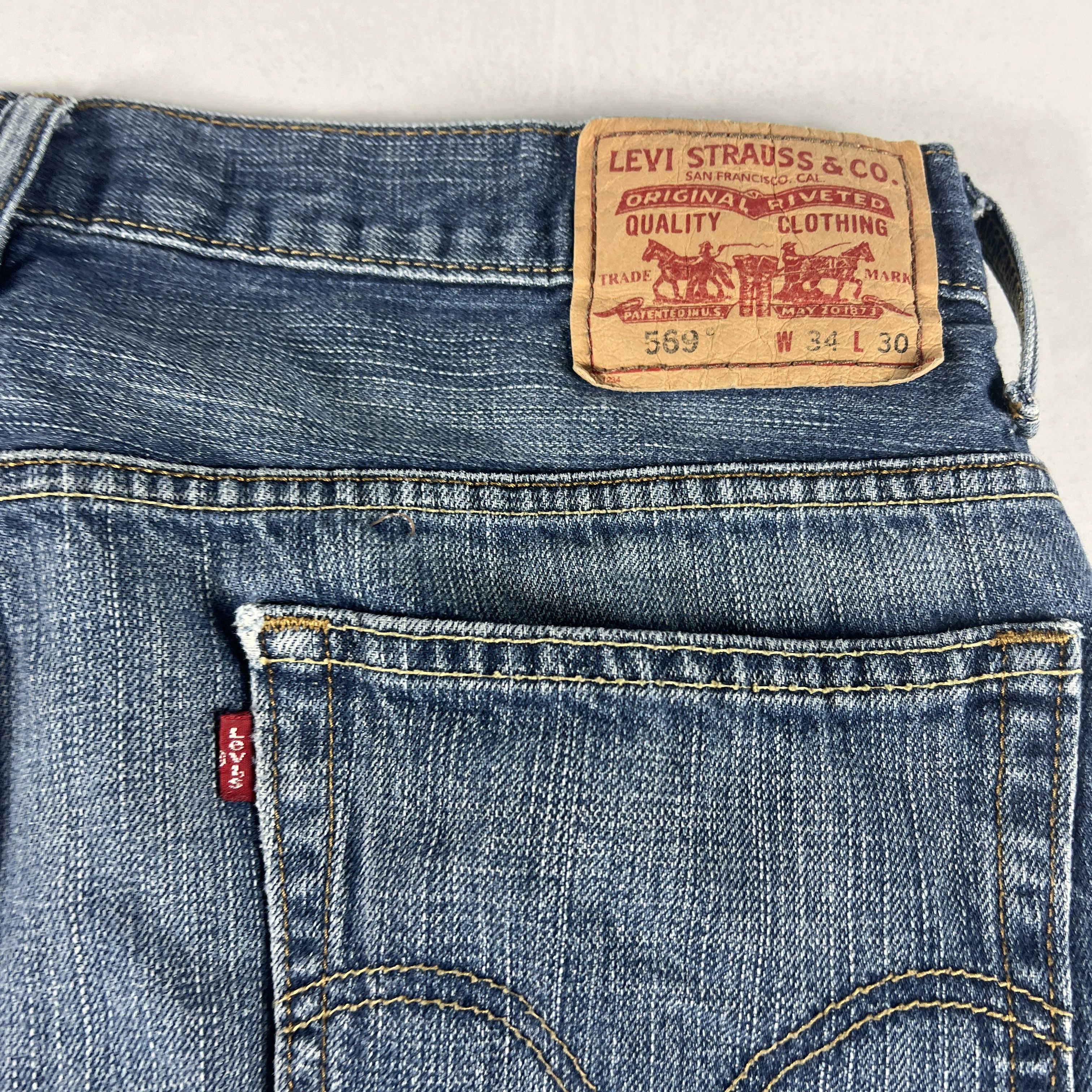 Levi's Levi's Jean Shorts 569 Loose Cut Off Faded Denim Jorts Size US 35 - 10 Thumbnail