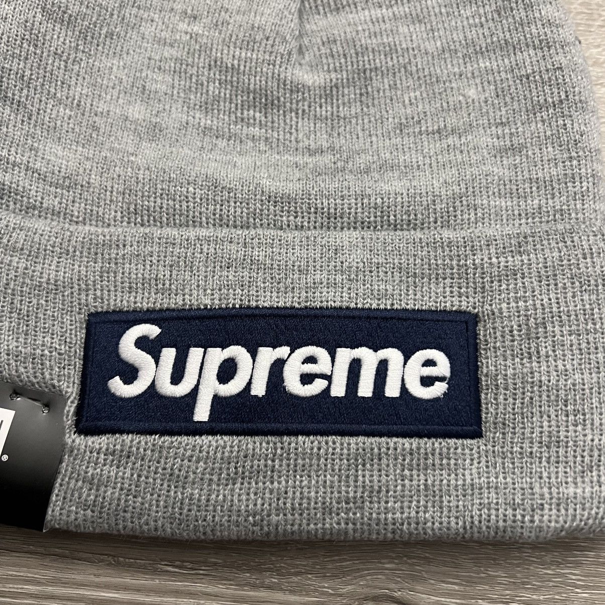 New Era × Supreme Supreme New Era Box Logo Beanie FW25 Grey Size ONE SIZE - 3 Thumbnail