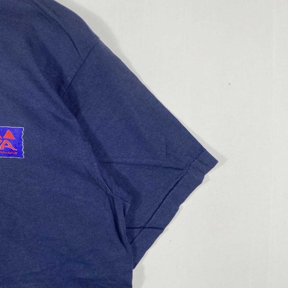 Vintage Vintage 90's BUYA SURFWEAR HAWAII Graphic Faded Tee Shirt Size US M / EU 48-50 / 2 - 6 Thumbnail