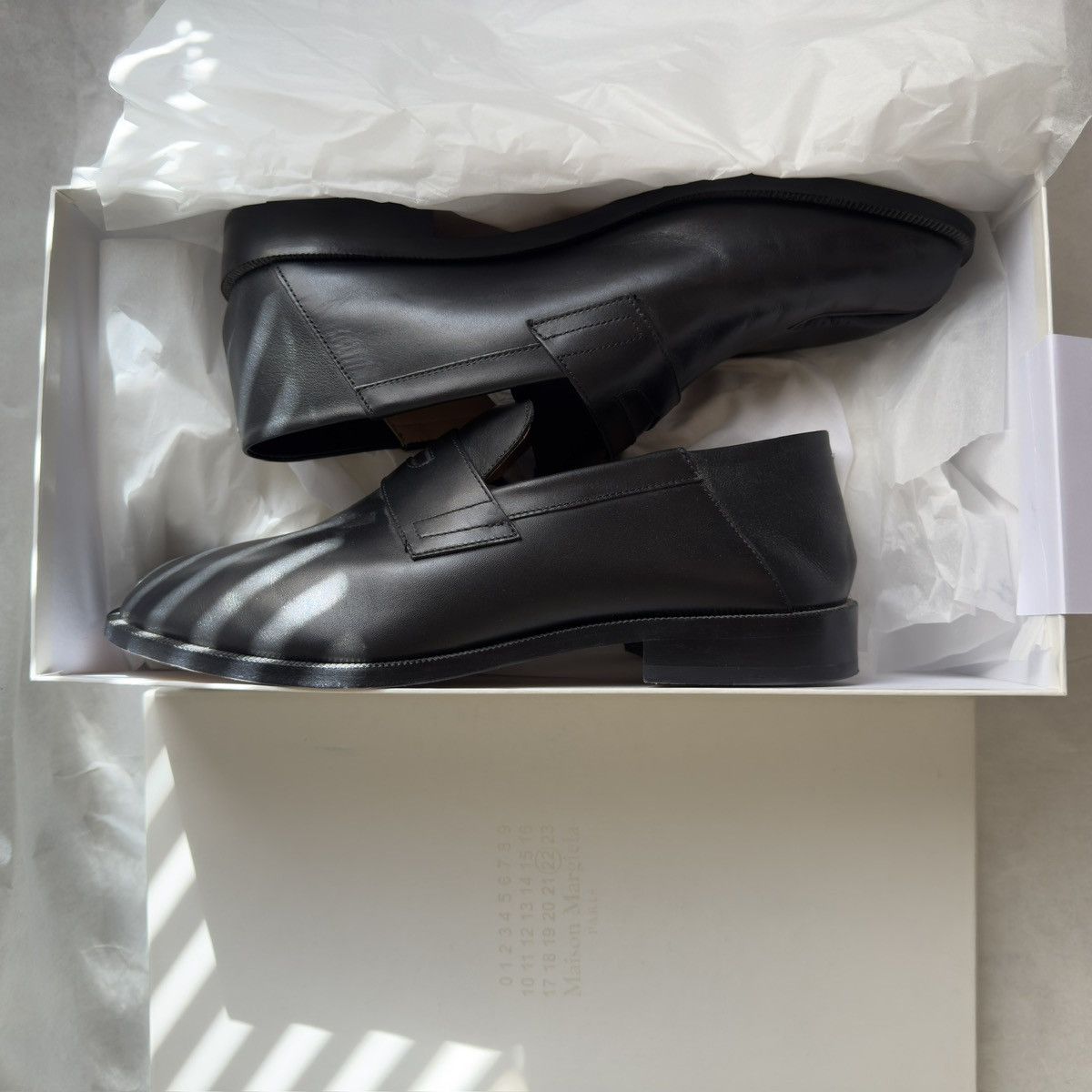 maison margiela classic leather tabi shoes