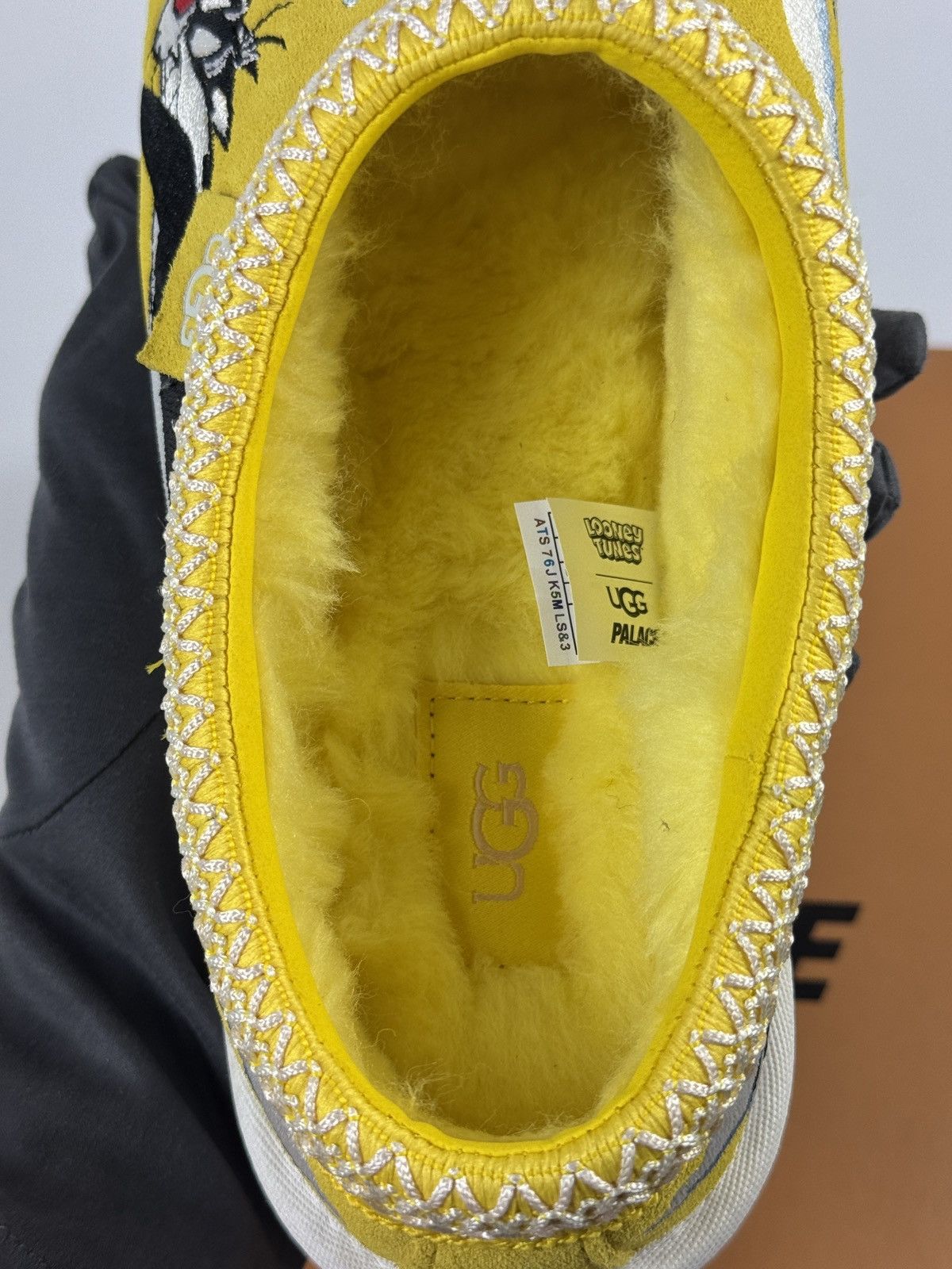 Palace × Ugg LOONEY TUNES UGGS Size US 10 / EU 43 - 13 Thumbnail
