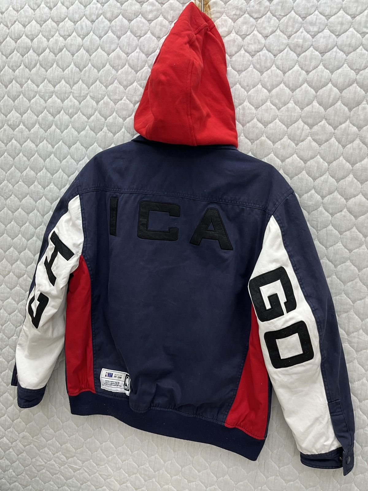 NBA 🔥🔥🔥STEALS CHICAGO BULLS DETACHABLE HOODIE JACKET Size US M / EU 48-50 / 2 - 5 Thumbnail