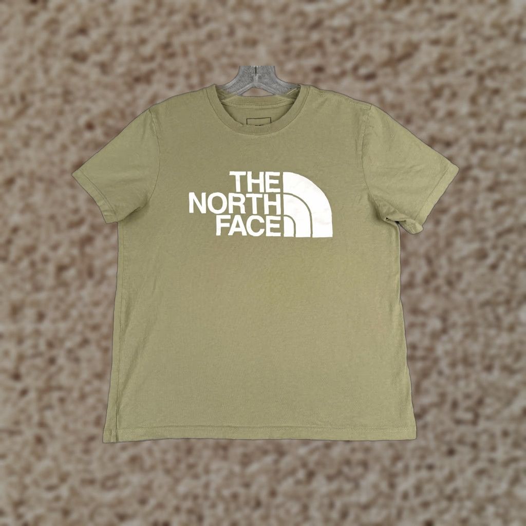 The North Face The North Face Shirt Women Medium Green Short Sleeve Crew Neck Cotton Hike Camp Size M / US 6-8 / IT 42-44 - 1 Thumbnail