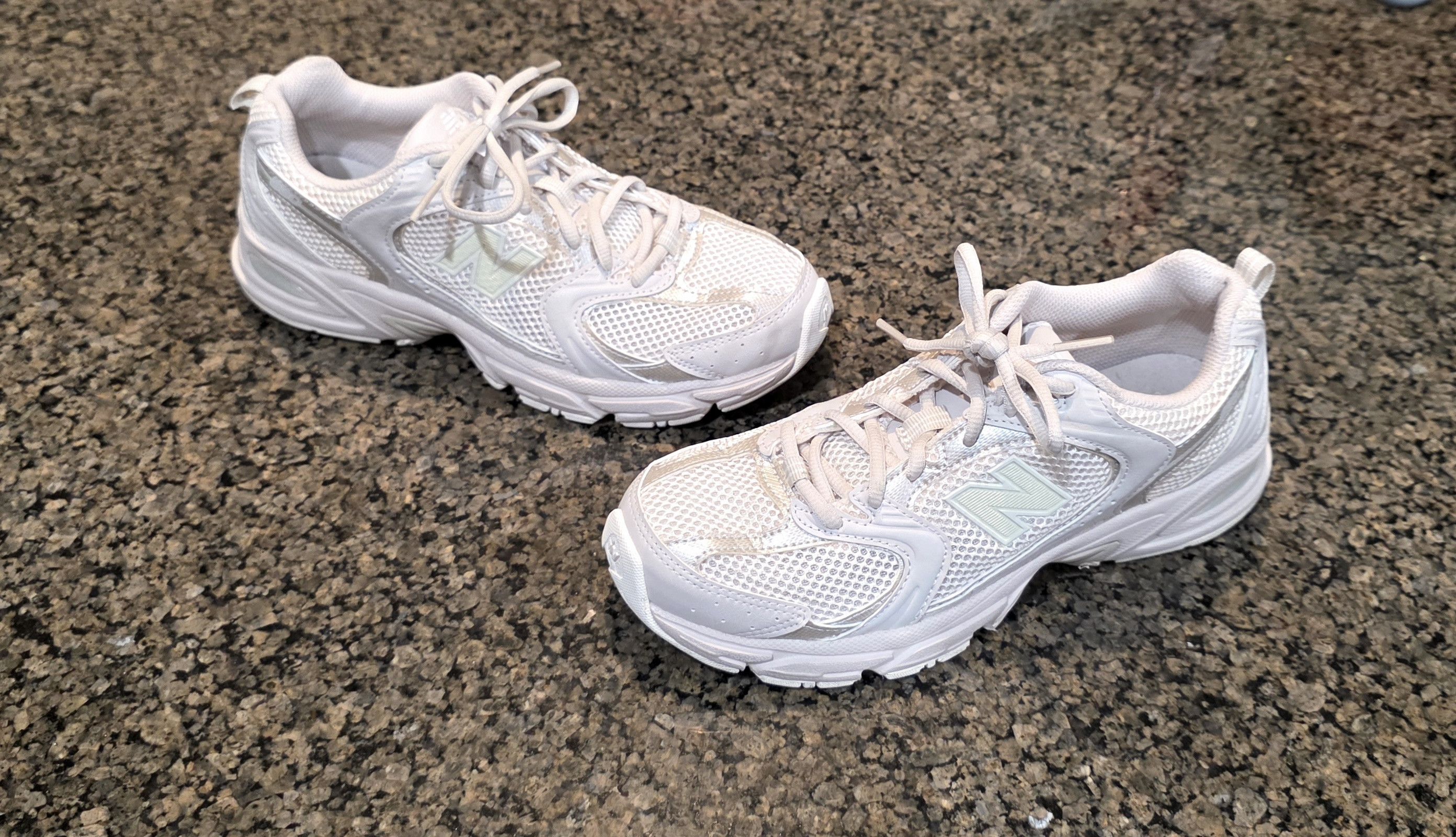 New Balance New Balance 530 Mens Womens White Metallic Silver Moonbeam Size US 6 / EU 39 - 2 Thumbnail