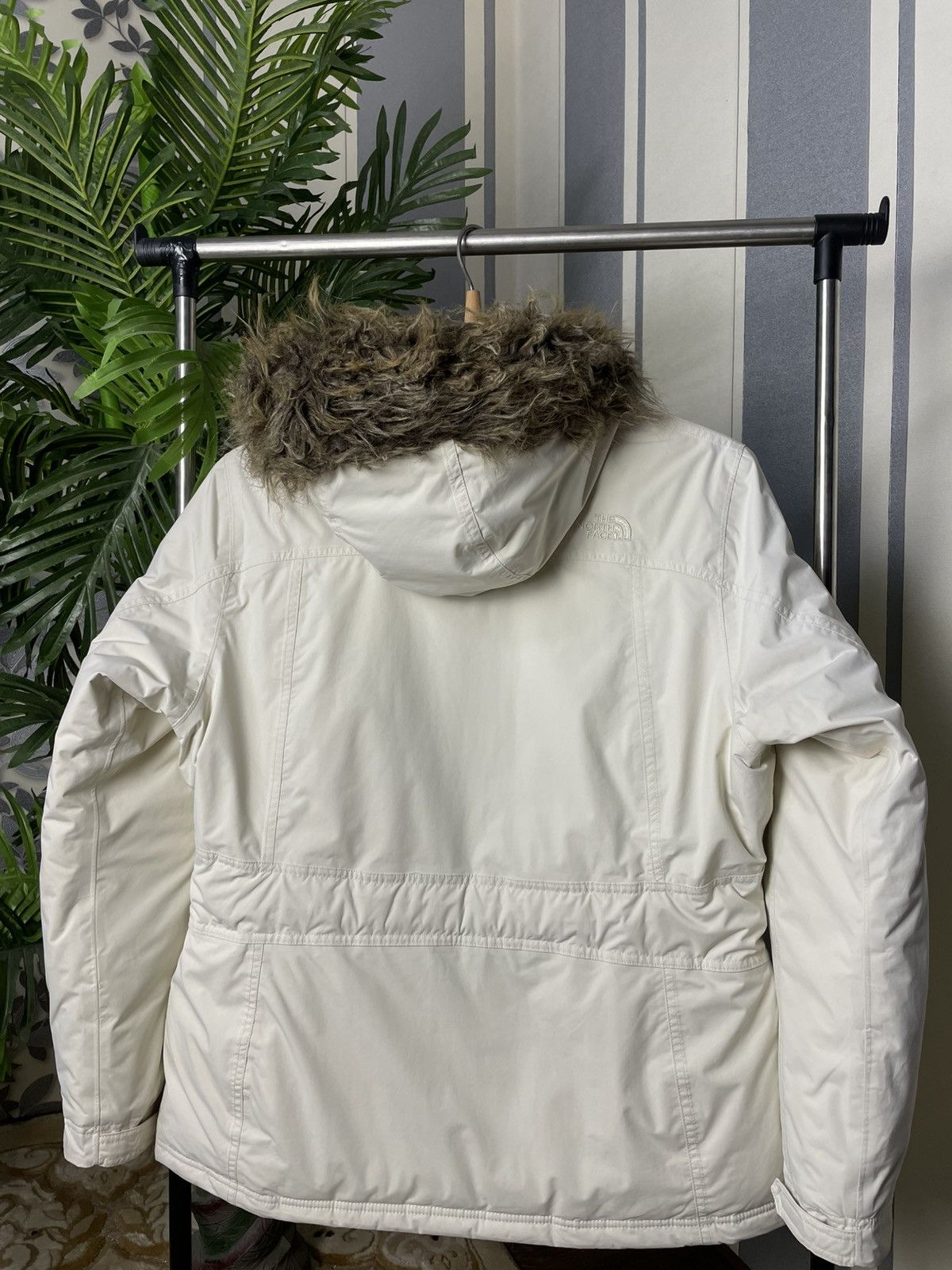 The North Face Women’s HyVent Puffer White Jacket Size XL