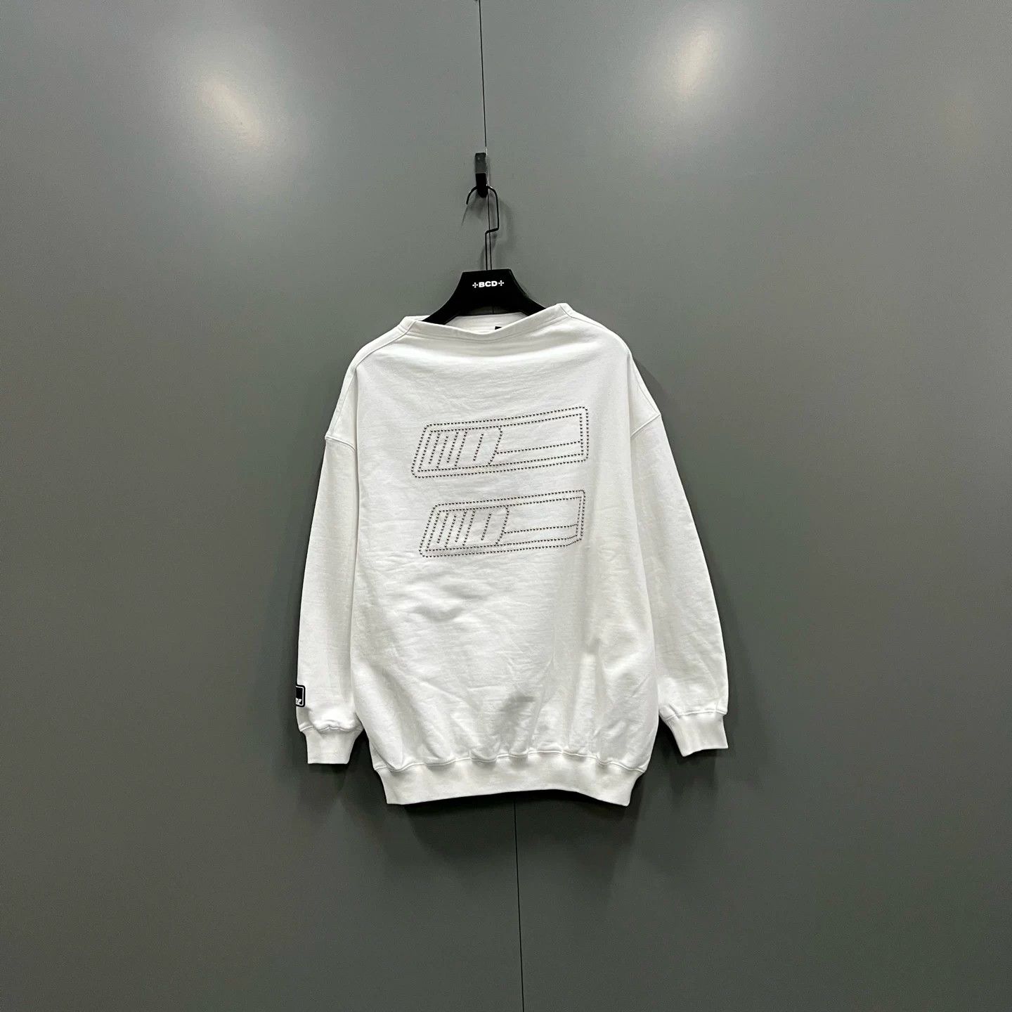 WE11DONE WE11DONE White Double Row Rivet Logo Sweatshirt Size XS / US 0-2 / IT 36-38 - 1 Thumbnail