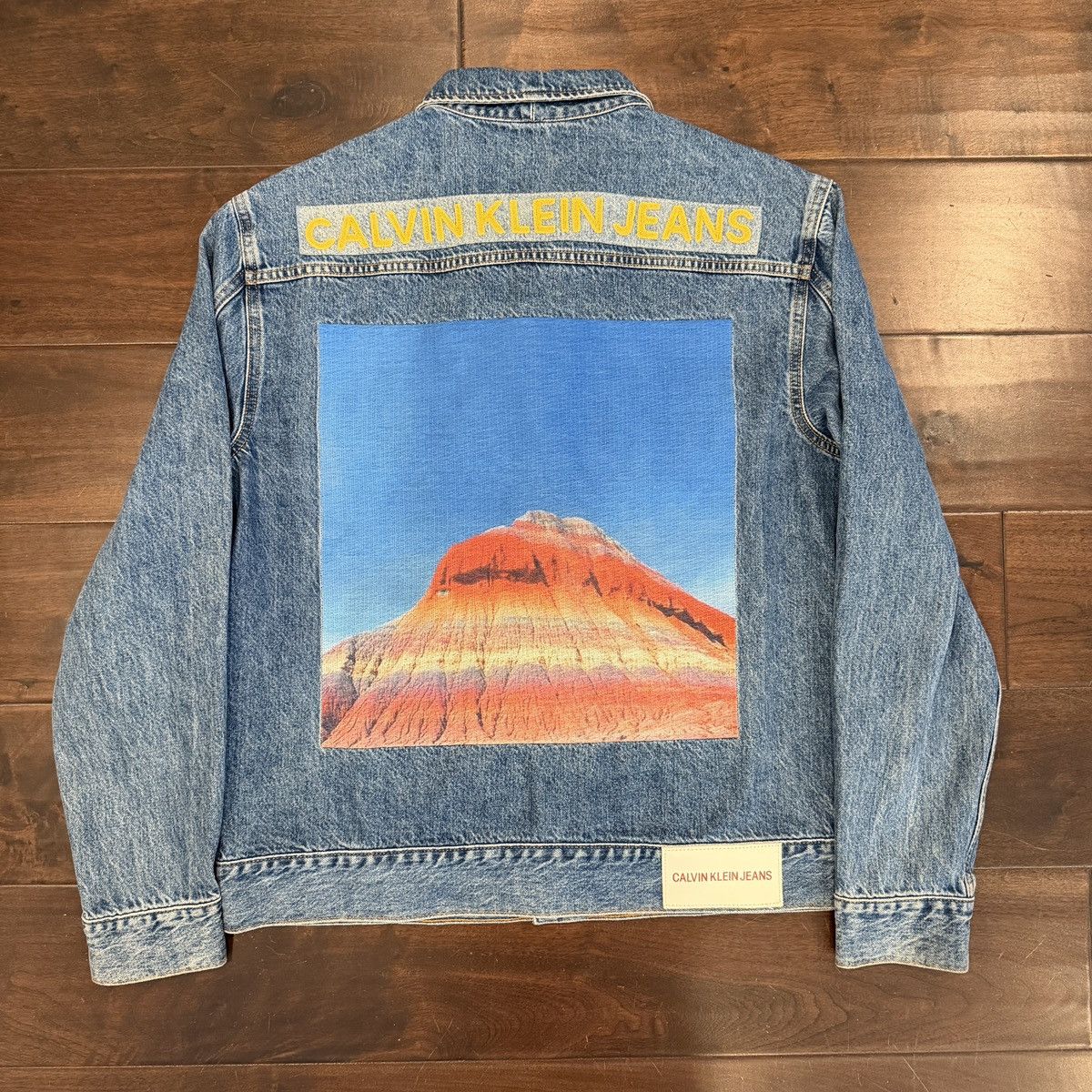 Calvin Klein Calvin Klein Mountain-Print Denim Trucker Jacket Size US XL / EU 56 / 4 - 2 Thumbnail