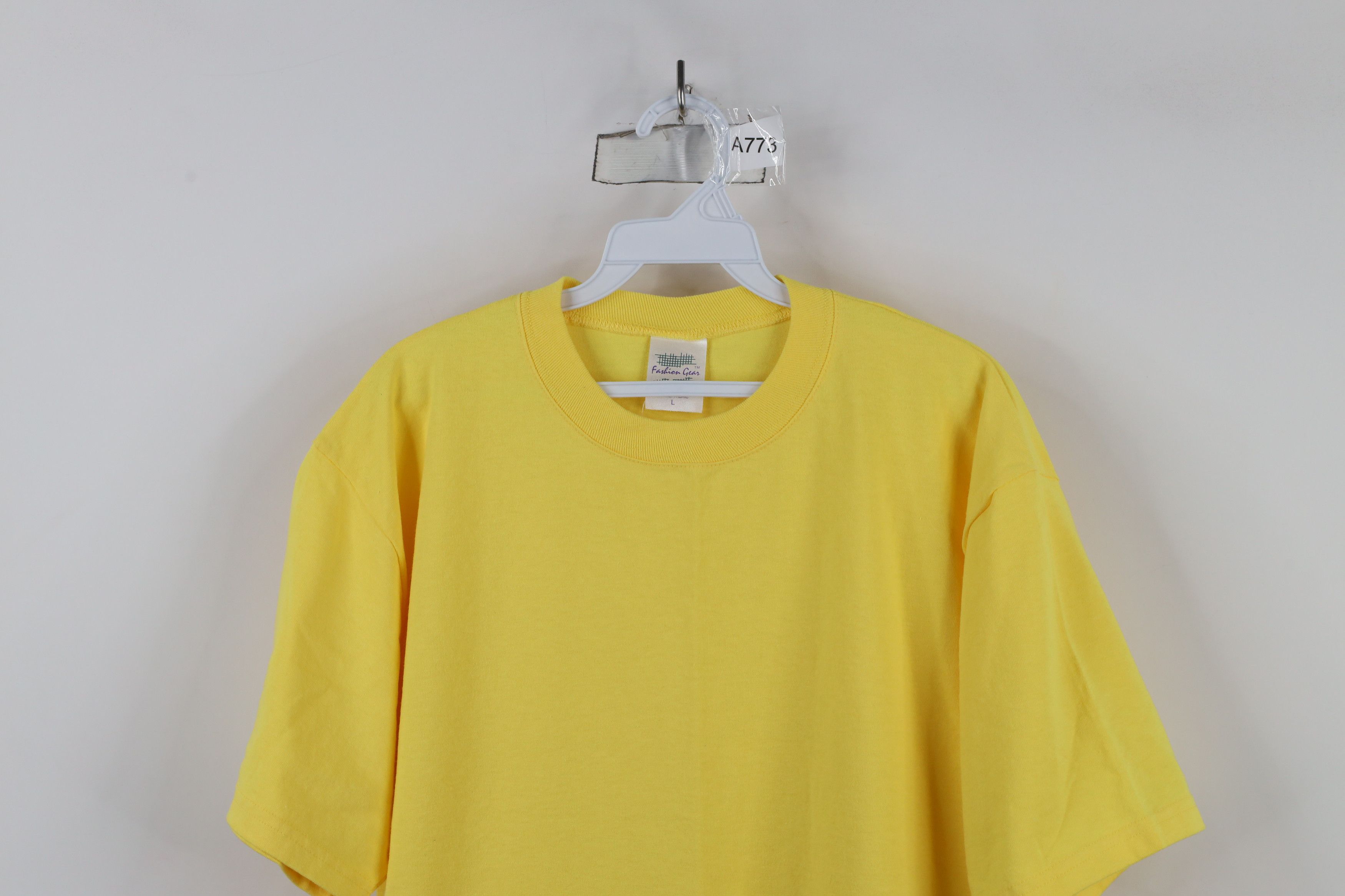 Vintage Deadstock Vintage 90s Streetwear Short Sleeve T-Shirt Yellow Size US L / EU 52-54 / 3 - 2 Thumbnail