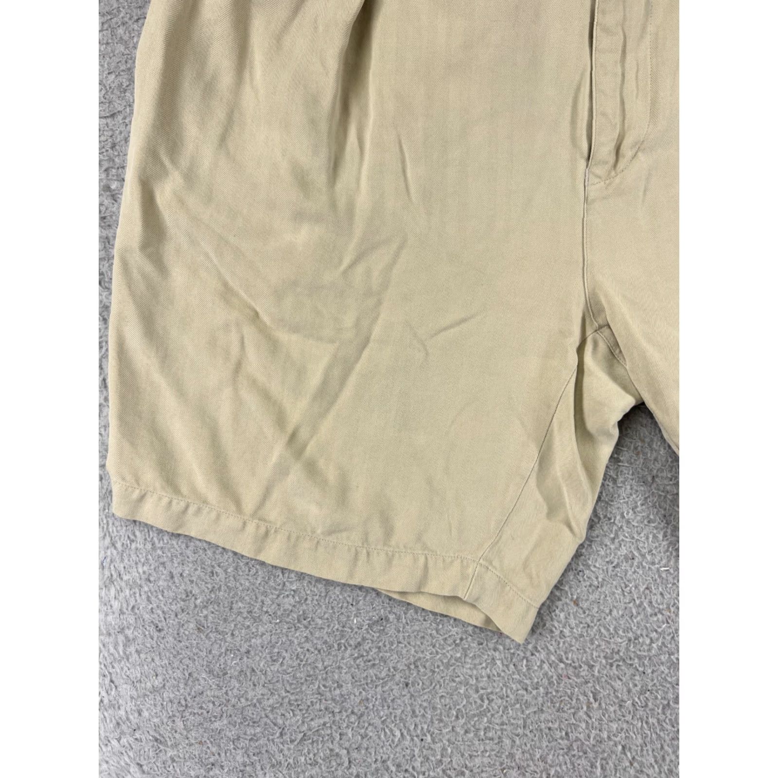 Tommy Bahama VINTAGE Tommy Bahama Bermuda Shorts Men 34 Beige 100% Silk Pleated Herringbone Easy Care Quick Dry Aloha Beach Mens Size US 34 / EU 50 - 3 Thumbnail