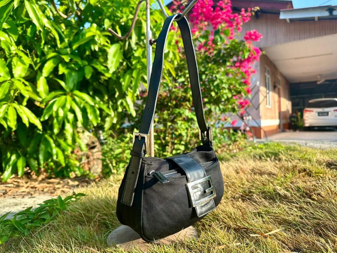 Fendi Authentic Fendi Mamma Baguette Black Neoprane Shoulder Bag Size ONE SIZE - 4 Thumbnail