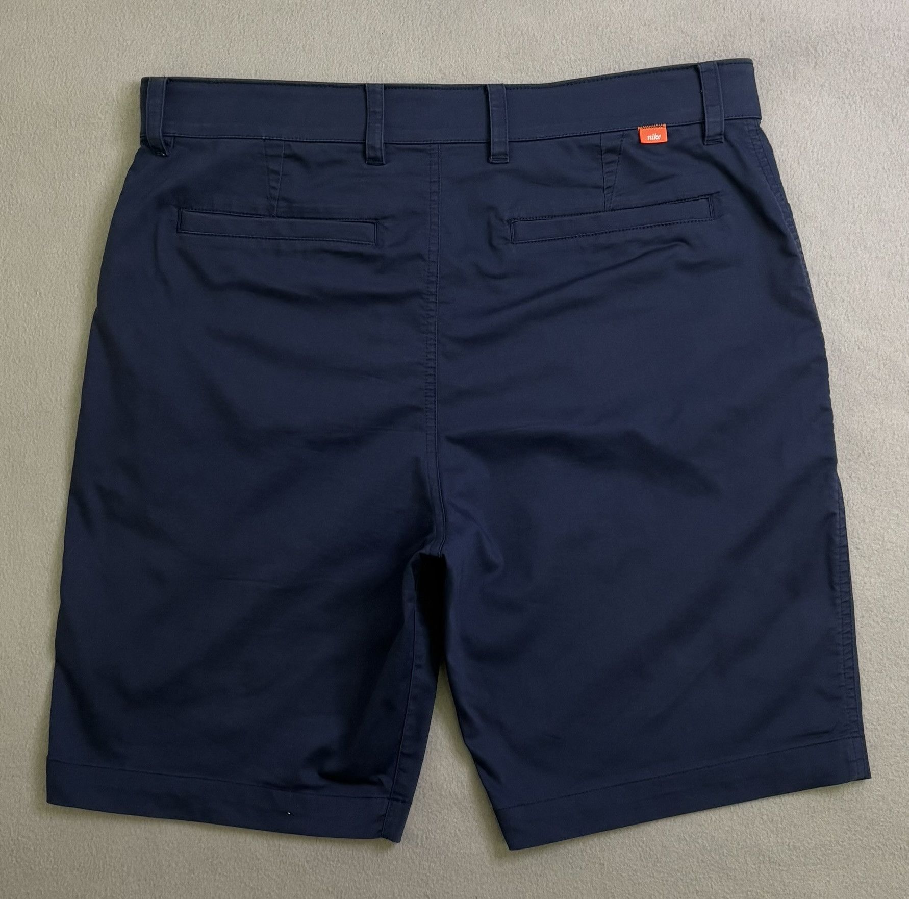 Nike Nike Golf Chino shorts size 35 Size US 35 - 10 Thumbnail