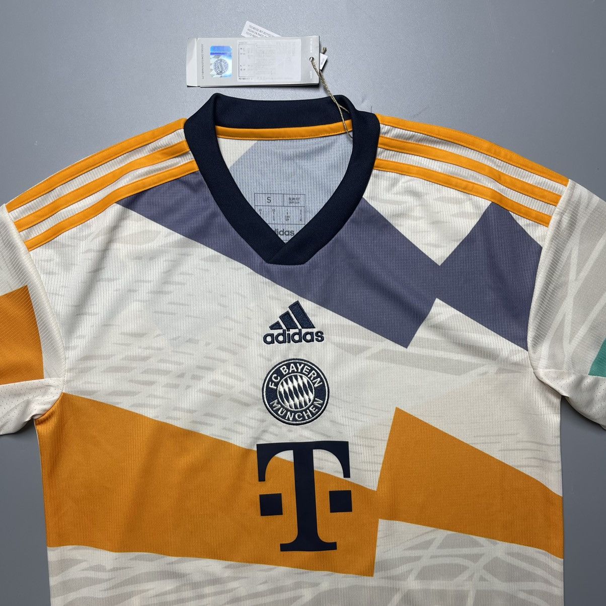 Vintage BAYERN ADIDAS 2022/2023 SOCCER FOURTH JERSEY #12 IBRAHIMOVIC Size US S / EU 44-46 / 1 - 4 Thumbnail