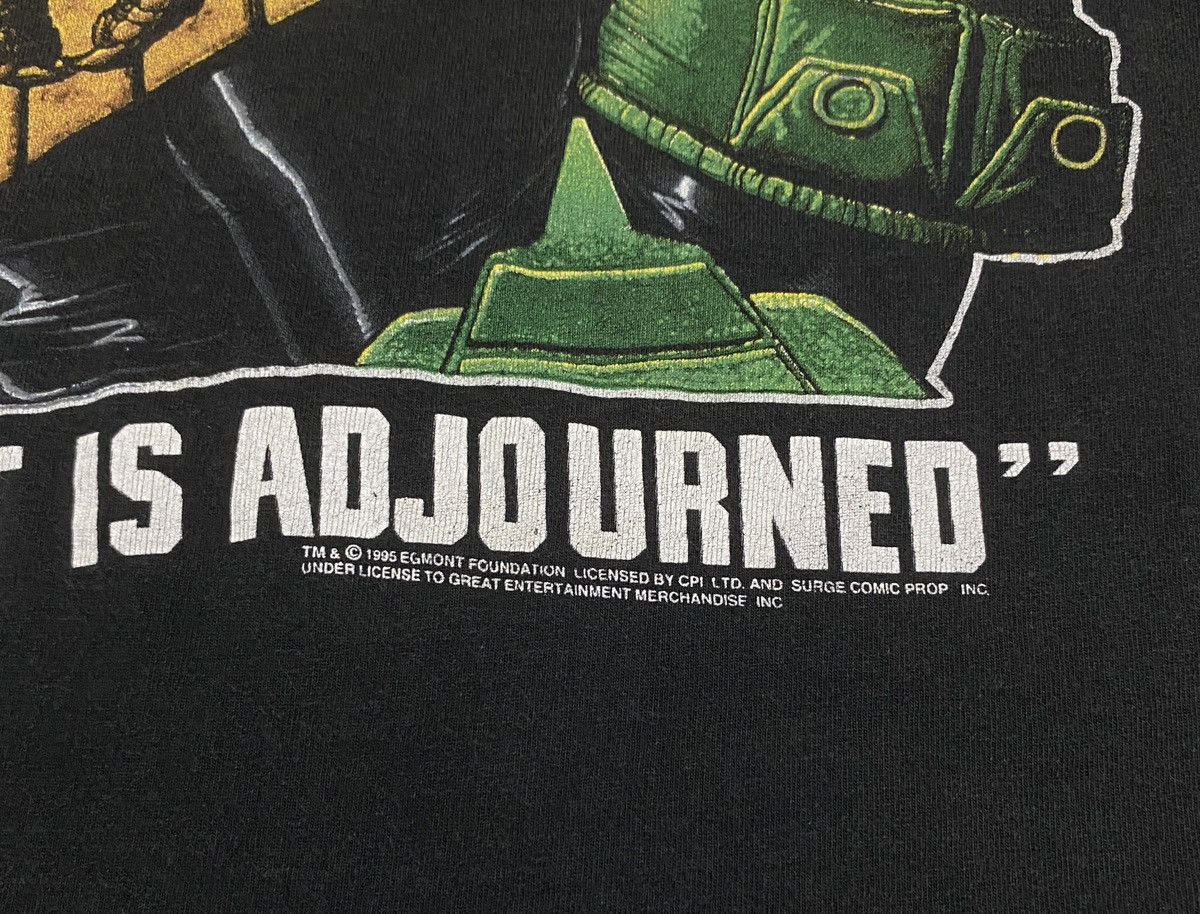 Vintage Rare Design Vintage Action Movie Judge Dredd T-shirt 1995s Size US XL / EU 56 / 4 - 8 Thumbnail