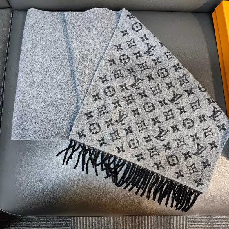 Louis Vuitton Louis Vuitton Grey logo scarf Size ONE SIZE - 2 Thumbnail