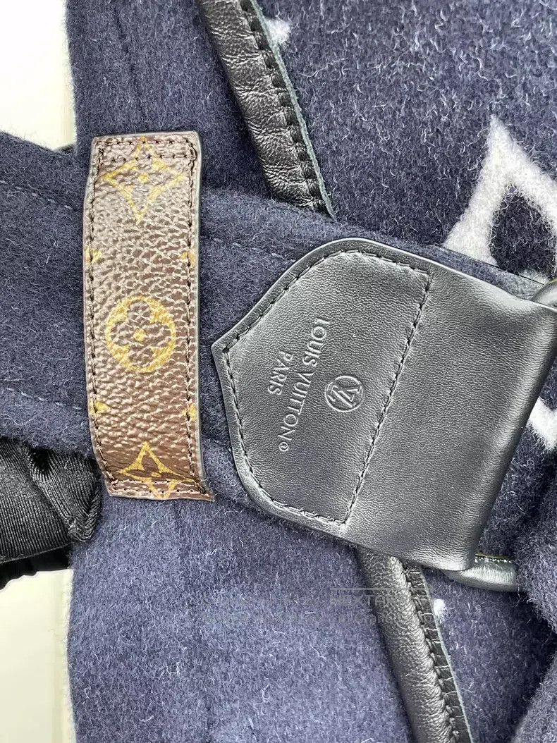 Louis Vuitton Louis Vuitton Dark blue old flower bathrobe coat Size 4XL / US 24-26 - 4 Thumbnail