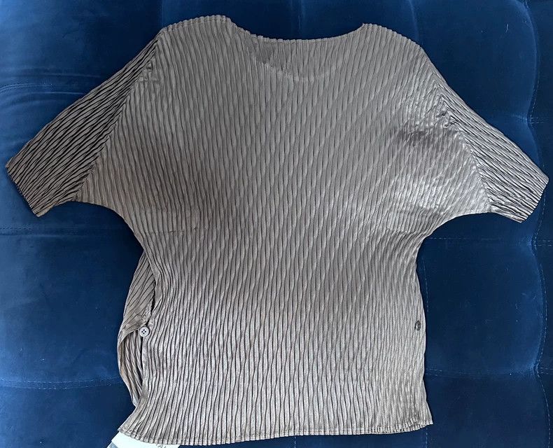 Issey Miyake Issey Miyake Fish-scale pleated short-sleeved shirt Size M / US 6-8 / IT 42-44 - 5 Thumbnail