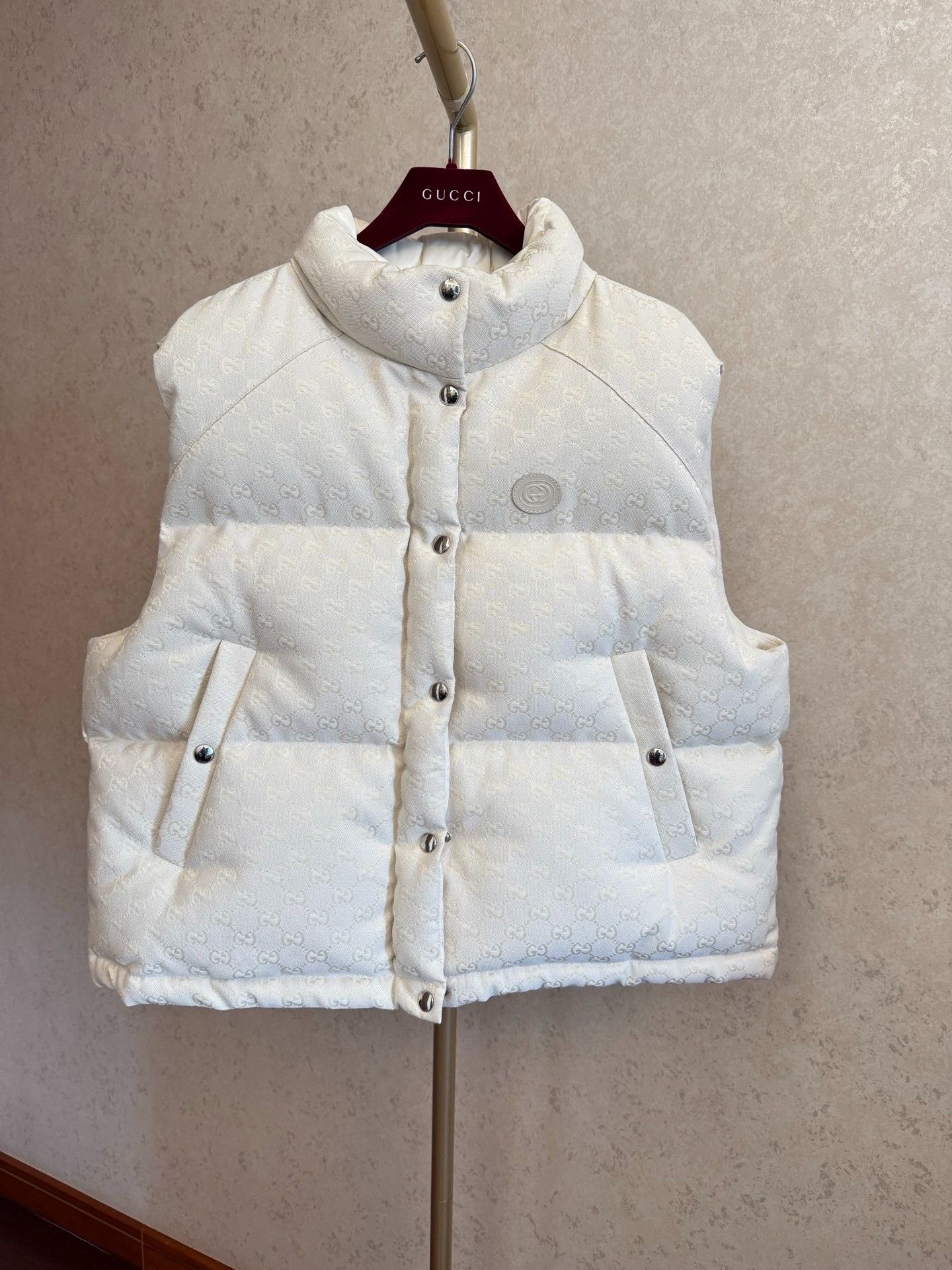 Gucci Gucci Women's Logo Thick Down Vest Size L / US 10 / IT 46 - 1 Thumbnail