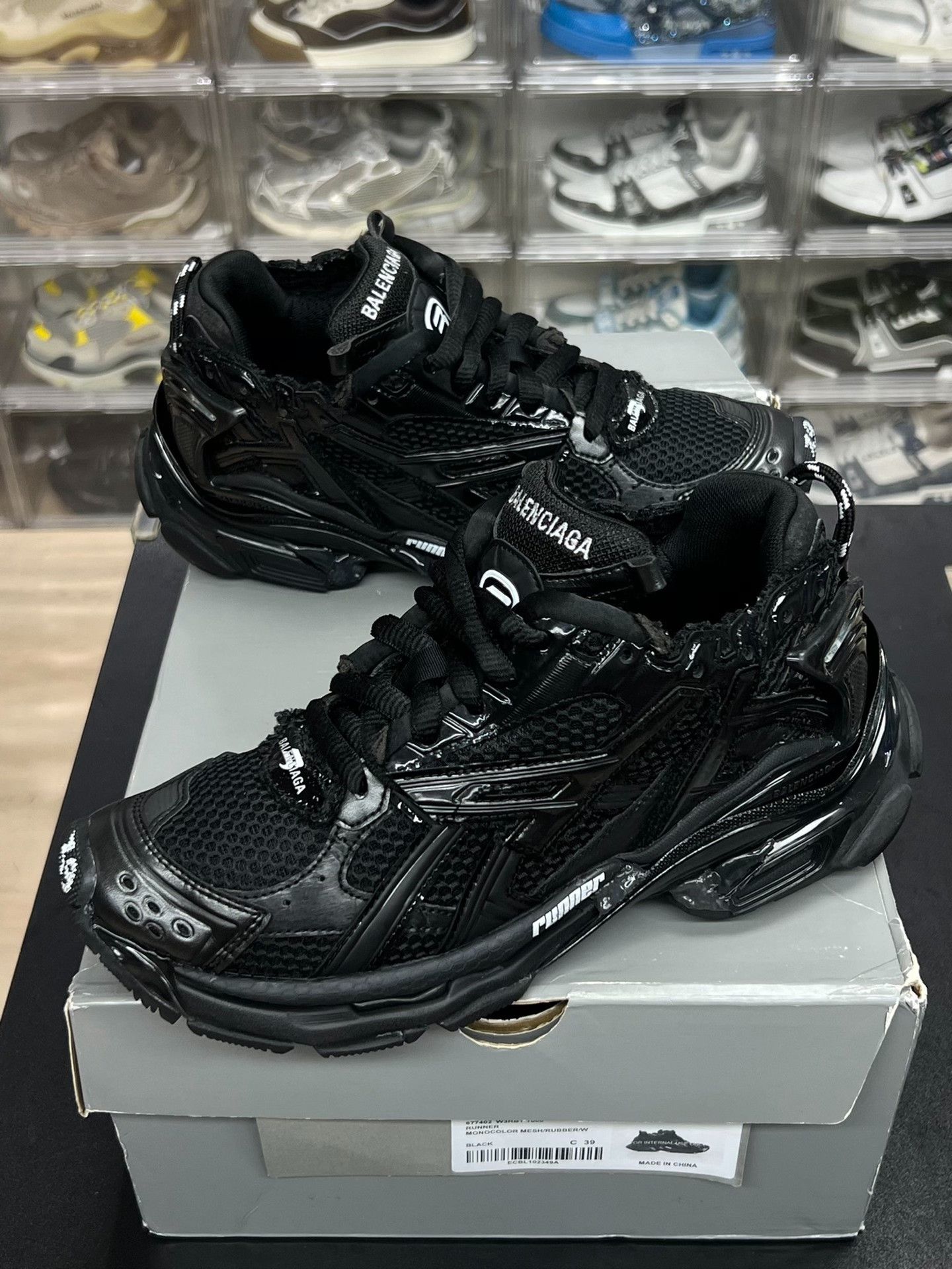 Balenciaga Balenciaga Running Black Lowtop Sneakers 6 Men Size US 6 / EU 39 - 1 Thumbnail