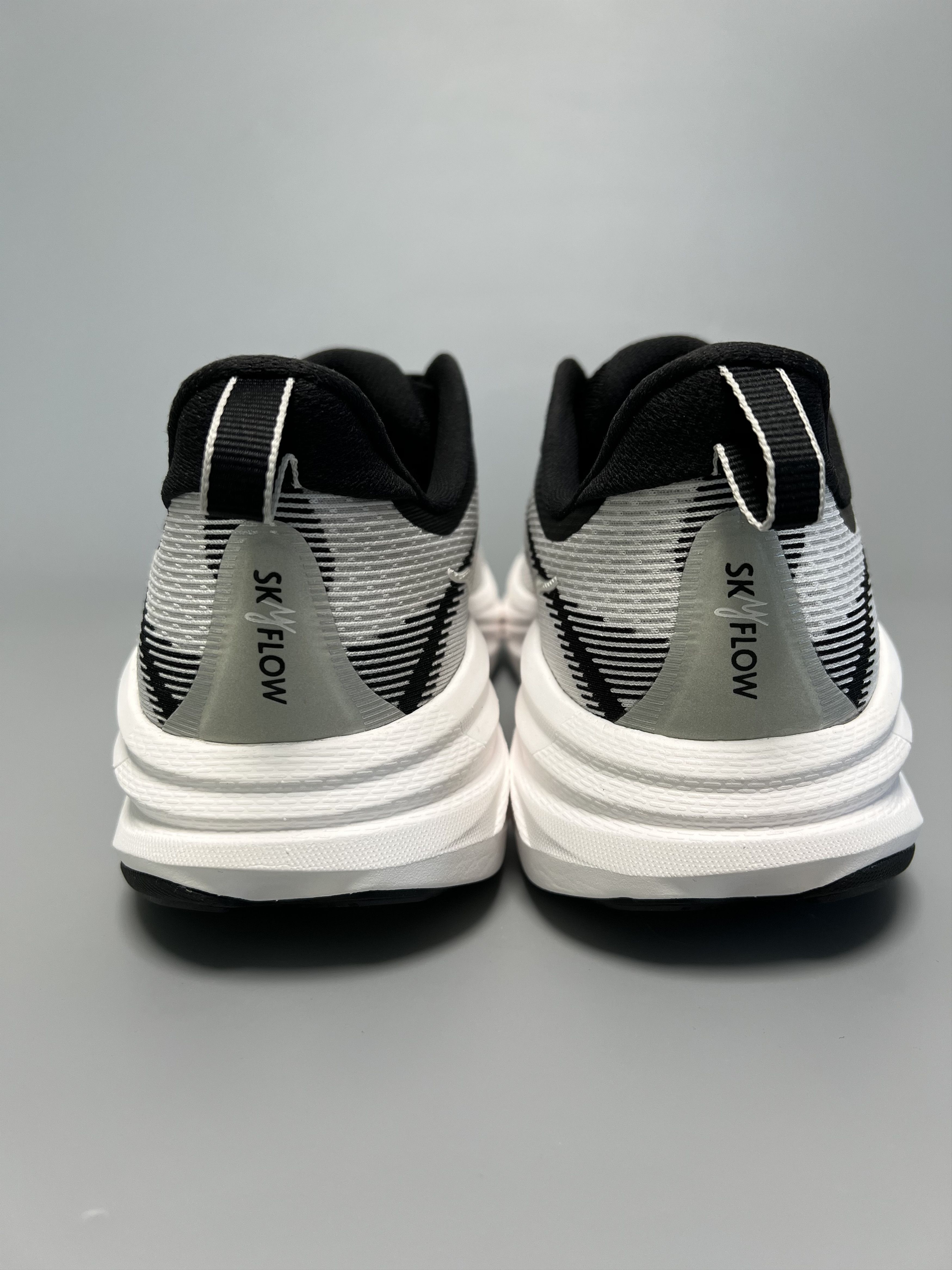 Hoka 11D Hoka One One Skyflow Wide Running Shoes Gym Walking Size US 11 / IT 41 - 3 Thumbnail