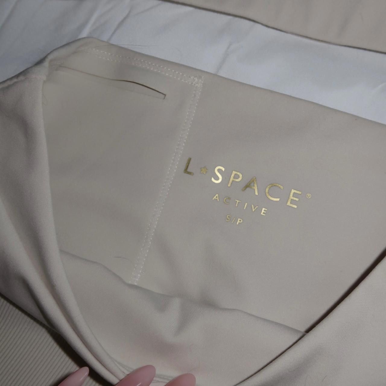 Designer cream LSPACE sports bra and leggings set *originally $200* Size 28" / US 6 / IT 42 - 4 Thumbnail