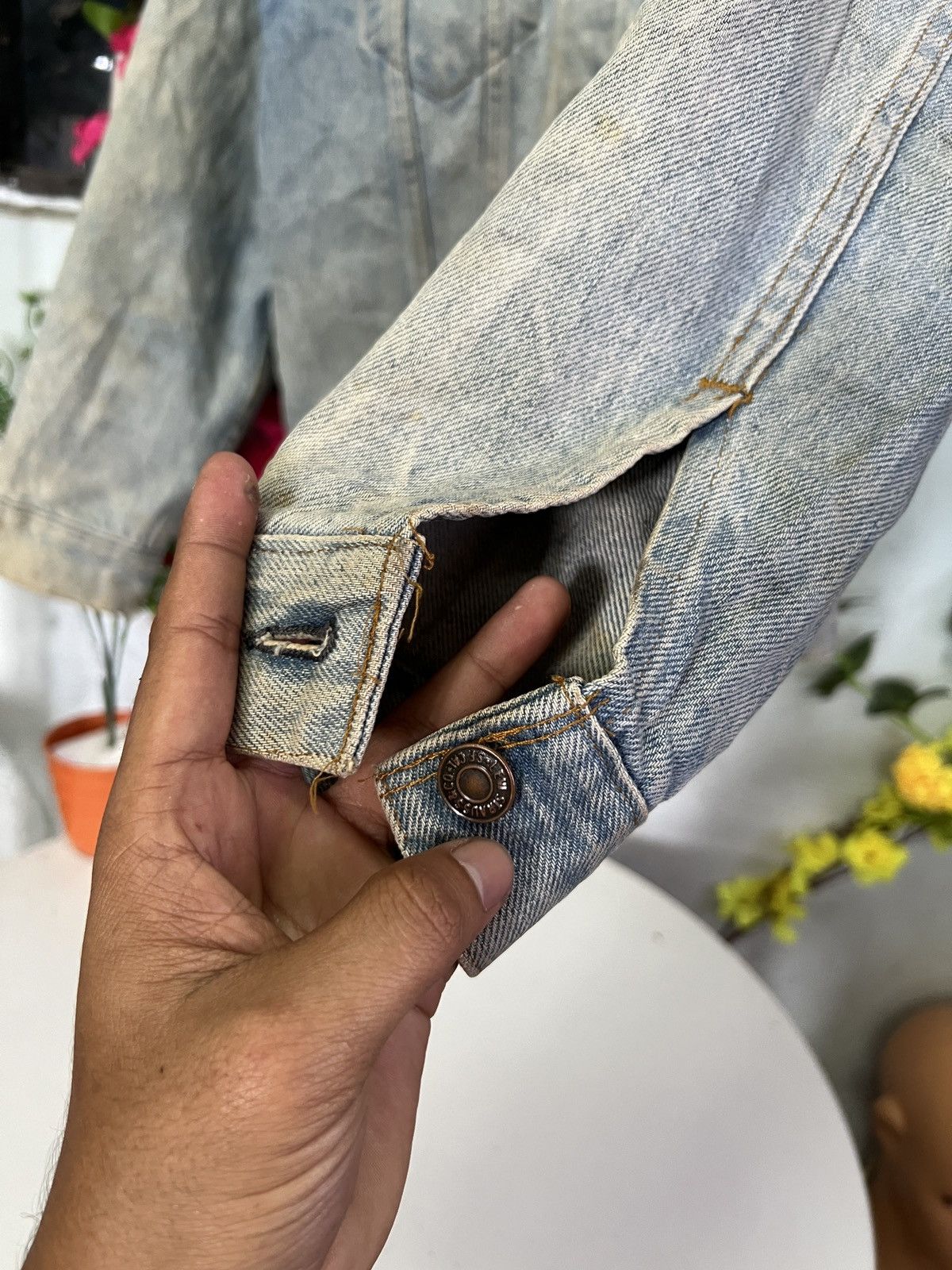 Levi's Vintage Levis Distress Denim Jacket Size US S / EU 44-46 / 1 - 6 Thumbnail