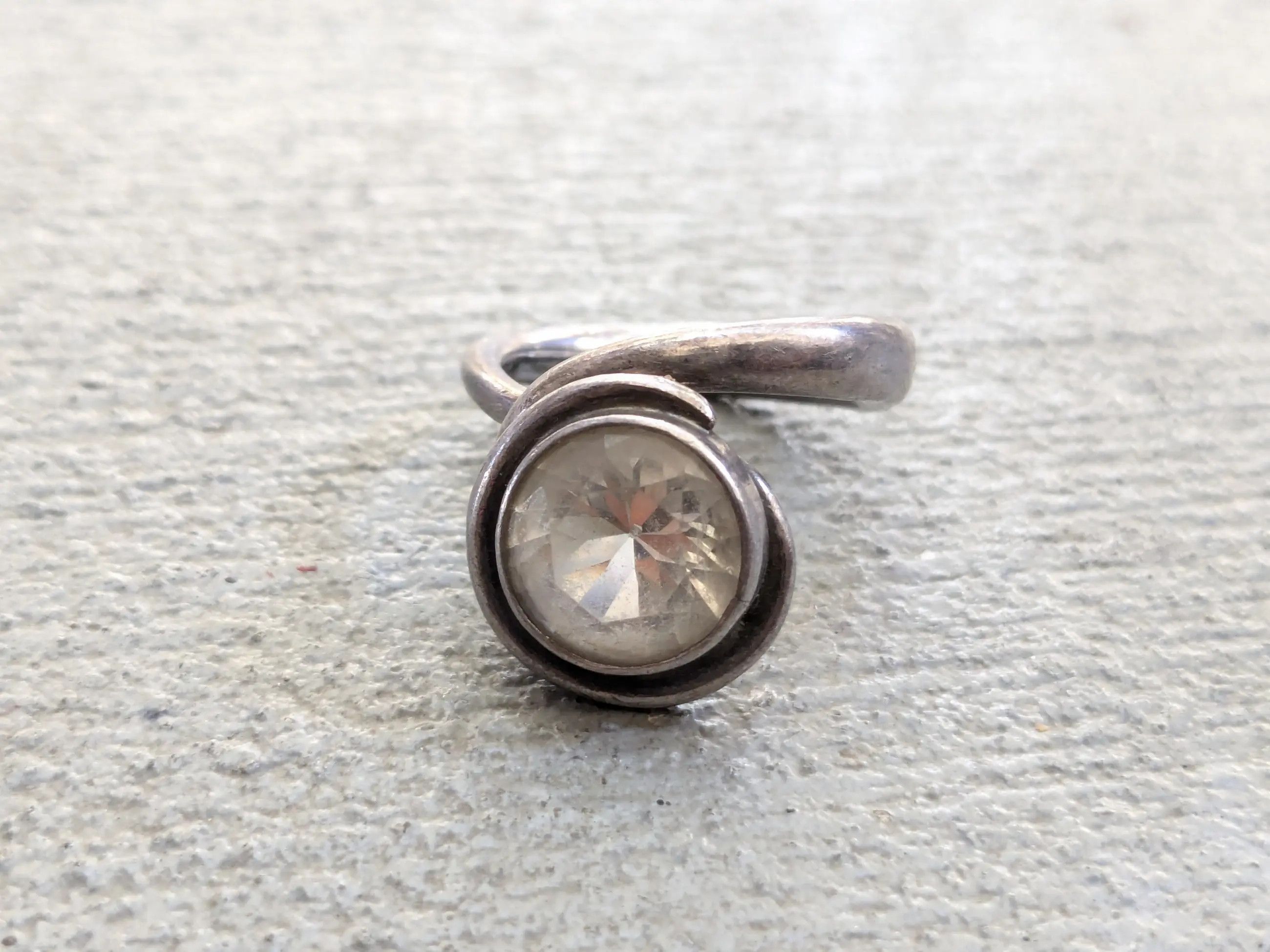 Jewelry Vintage Sterling Silver Ring 11 Glass Round Asymmetrical Size ONE SIZE - 5 Thumbnail