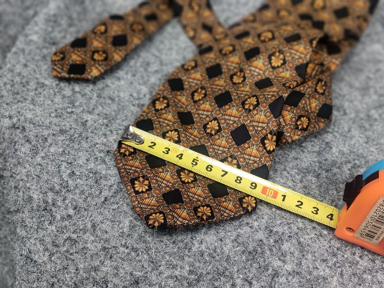 Yves Saint Laurent Yves Saint Laurent Vintage Silk designer tie Gold Pattern Size ONE SIZE - 12 Thumbnail
