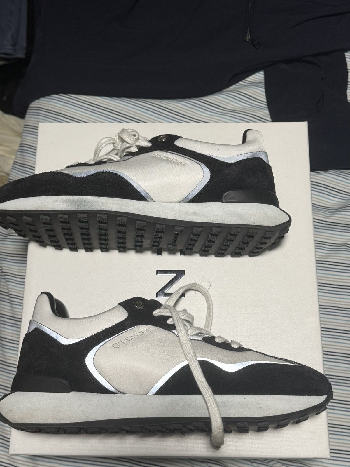 Givenchy Givenchy Black and White Runner Low Size US 9 / EU 42 - 2 Thumbnail