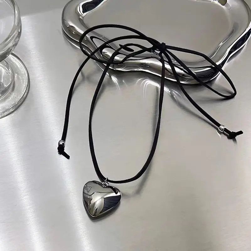 Designer × Japanese Brand Silver Simple Heart Black Rope Necklace Size ONE SIZE - 1 Thumbnail
