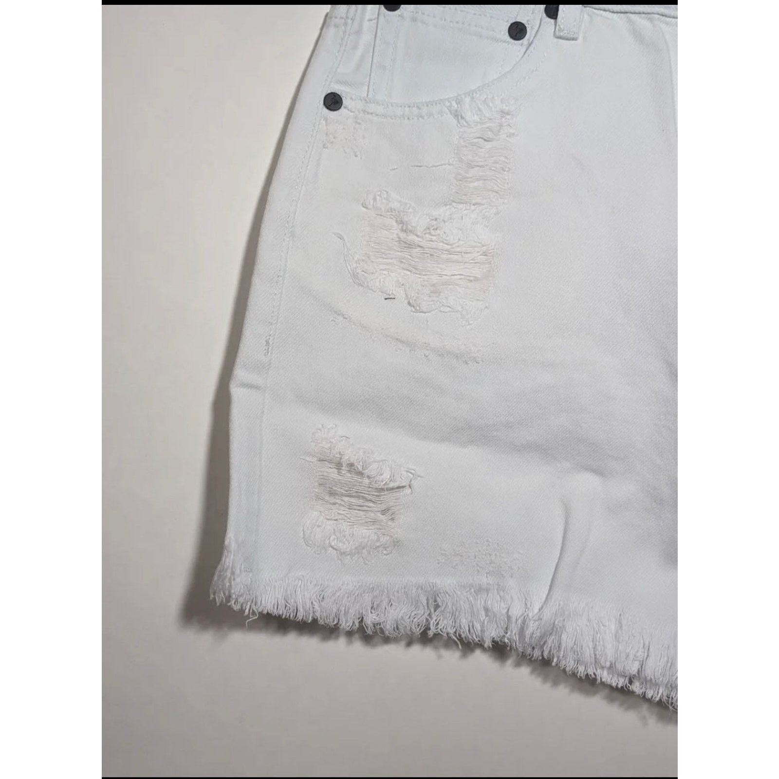 Sandrine Rose Sandrine Rose Shorts White Raw Hem Short Style R3019 Sz 27 Size 27" / US 4 / IT 40 - 4 Thumbnail