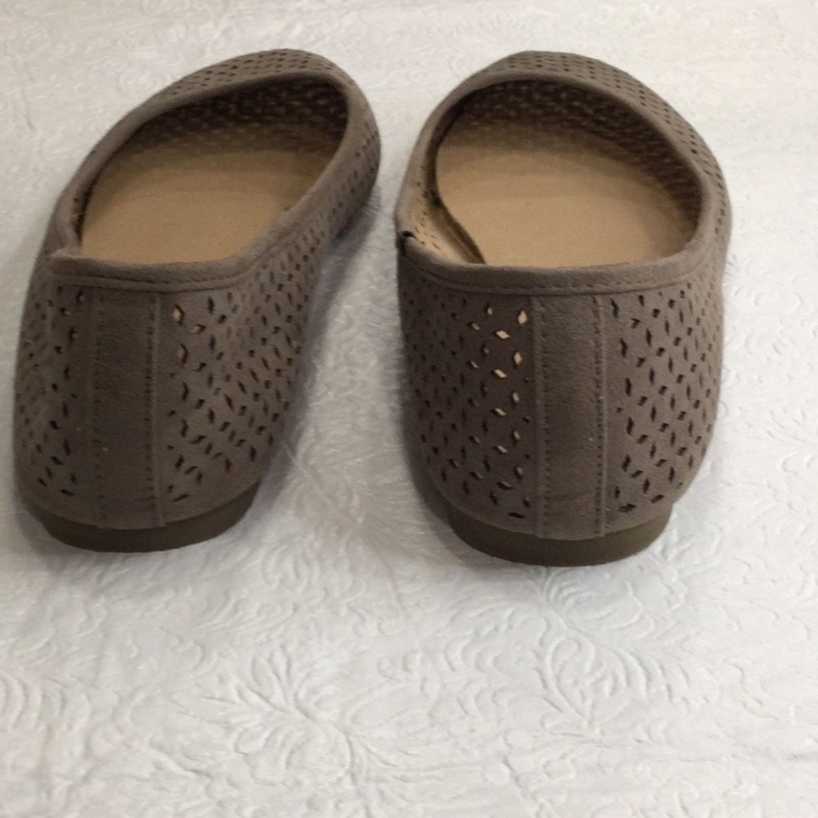 Other Universal Thread Boho Eyelet Cut Out Tan Flats Size 10 Size US 10 / IT 40 - 8 Thumbnail