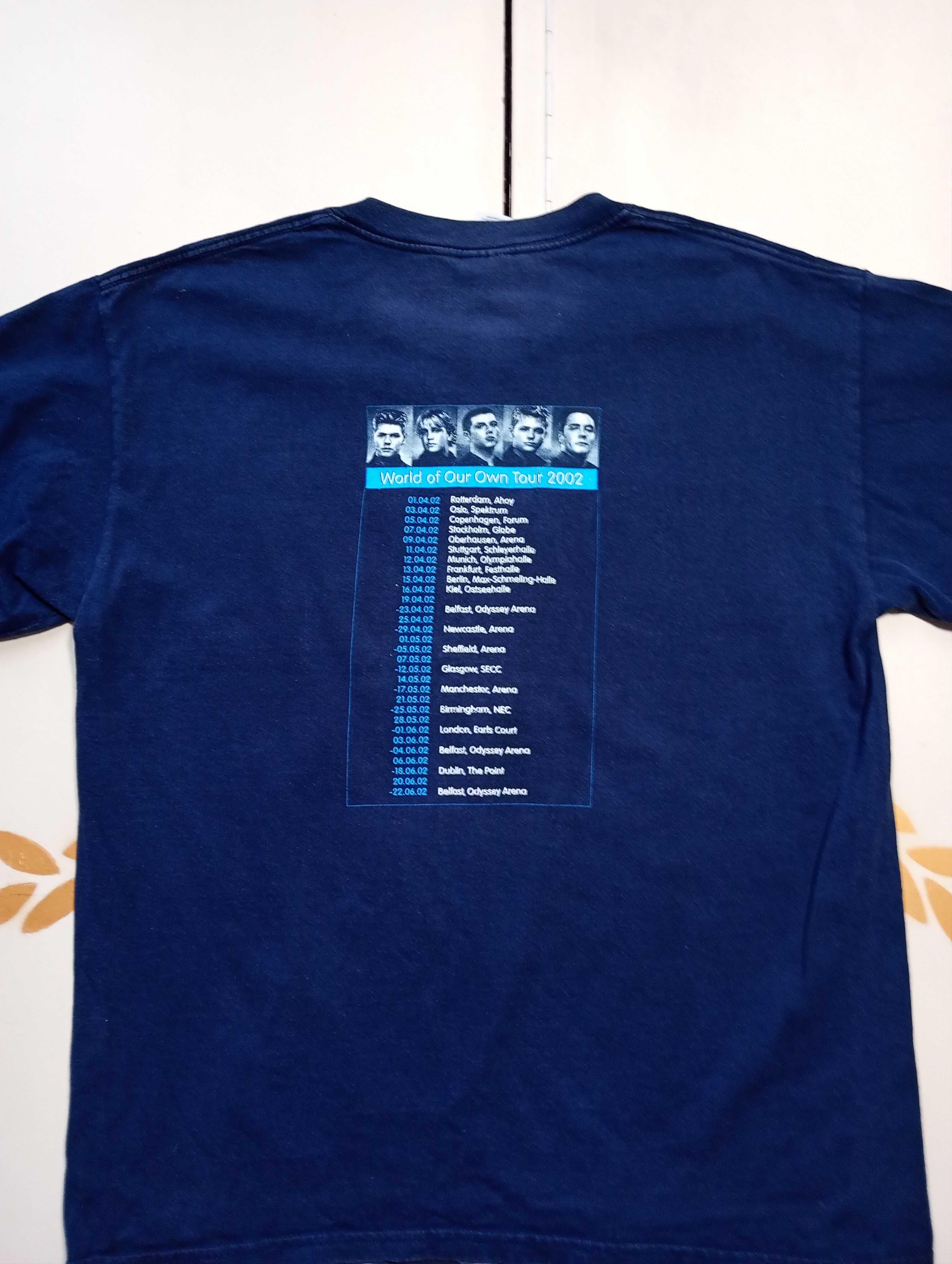 Gildan Westlife World Of Our Own Tour 2002 Gildan T-Shirt Size US L / EU 52-54 / 3 - 12 Thumbnail