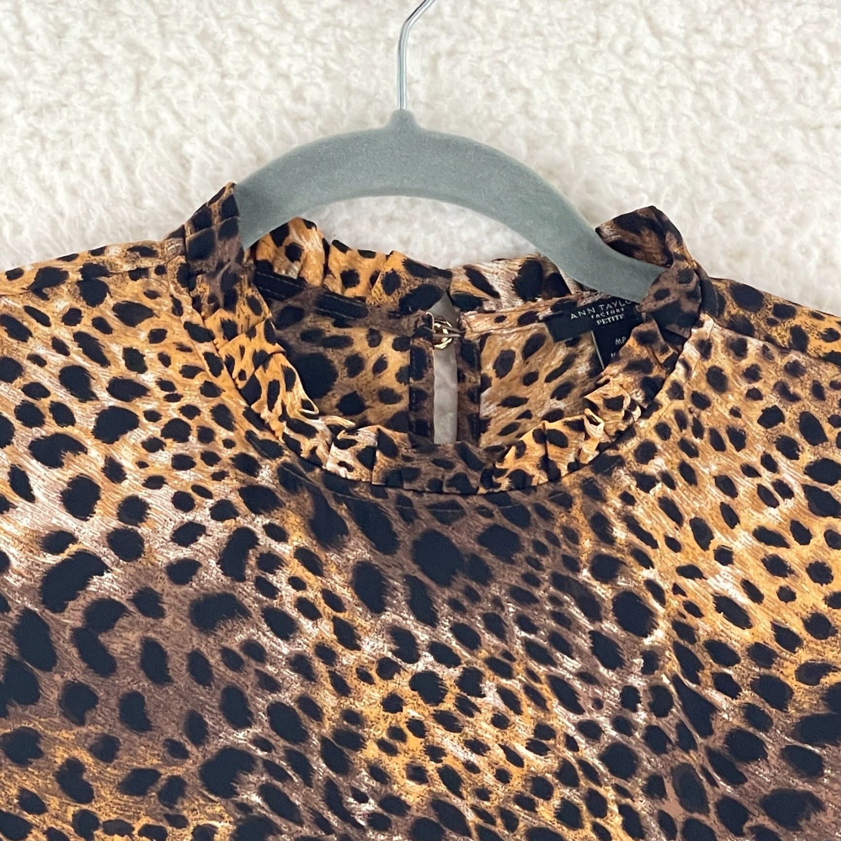 Ann Taylor Ann Taylor Factory Shirt Womens MP Brown Animal Print Long Sleeve High Neck Blouse Size M / US 6-8 / IT 42-44 - 3 Thumbnail