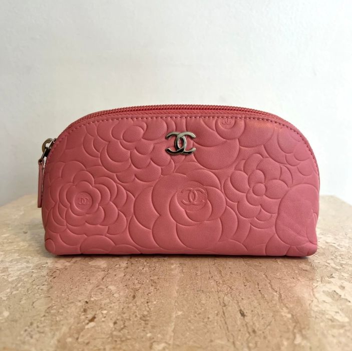 Chanel Pink Embossed Camellia Cosmetic Pouch Make Up Case ref.297677 - Joli  Closet