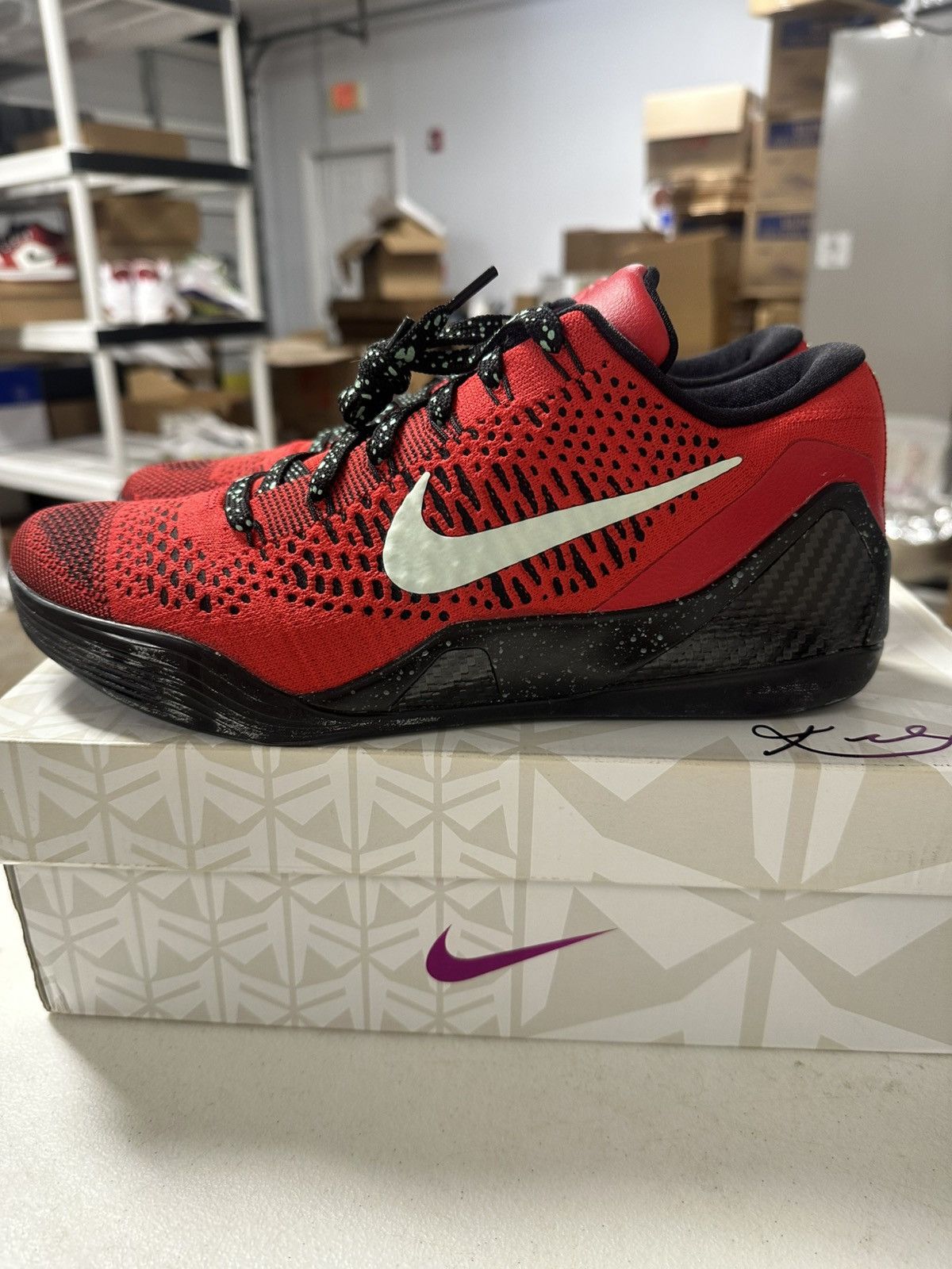 Nike Kibe elite low university red Size US 9 / EU 42 - 1 Thumbnail